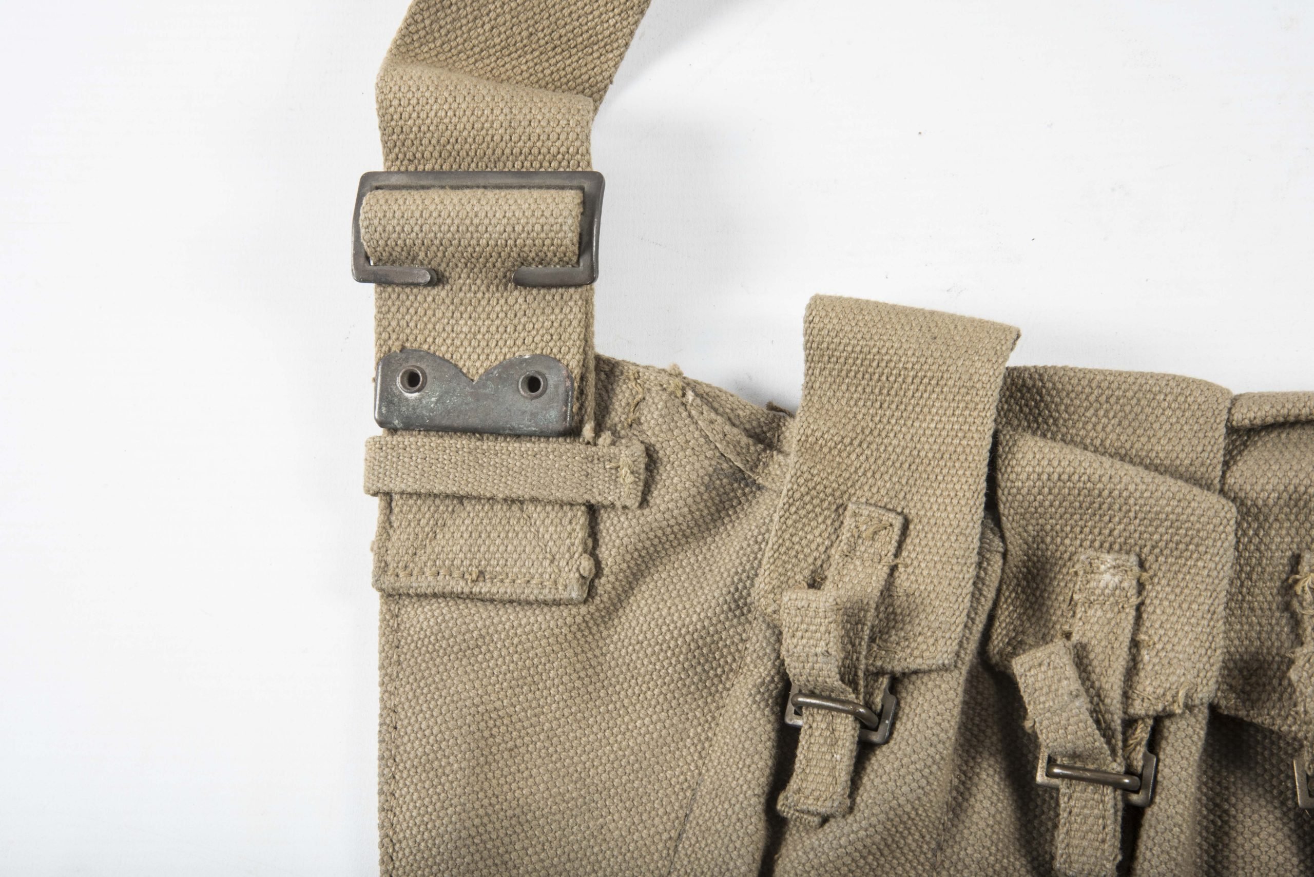 Woodwork find British paratrooper Stengun magazine bandoleer dated 1942 — image 3