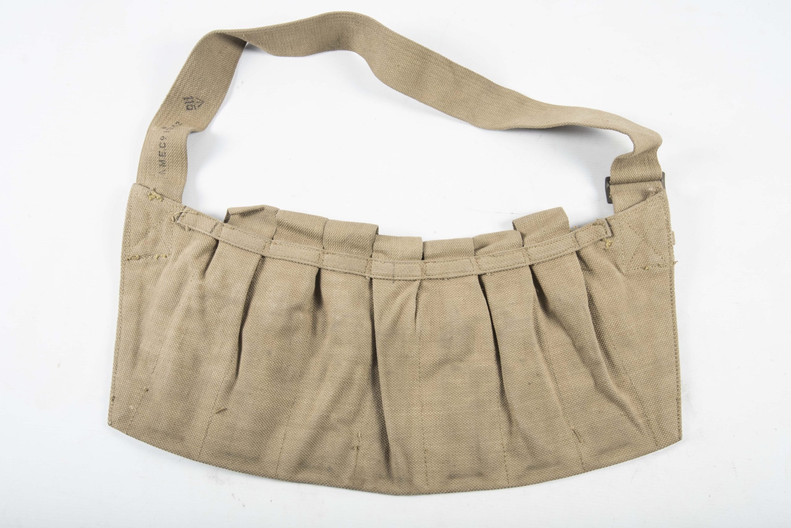 Woodwork find British paratrooper Stengun magazine bandoleer dated 1942 — image 4