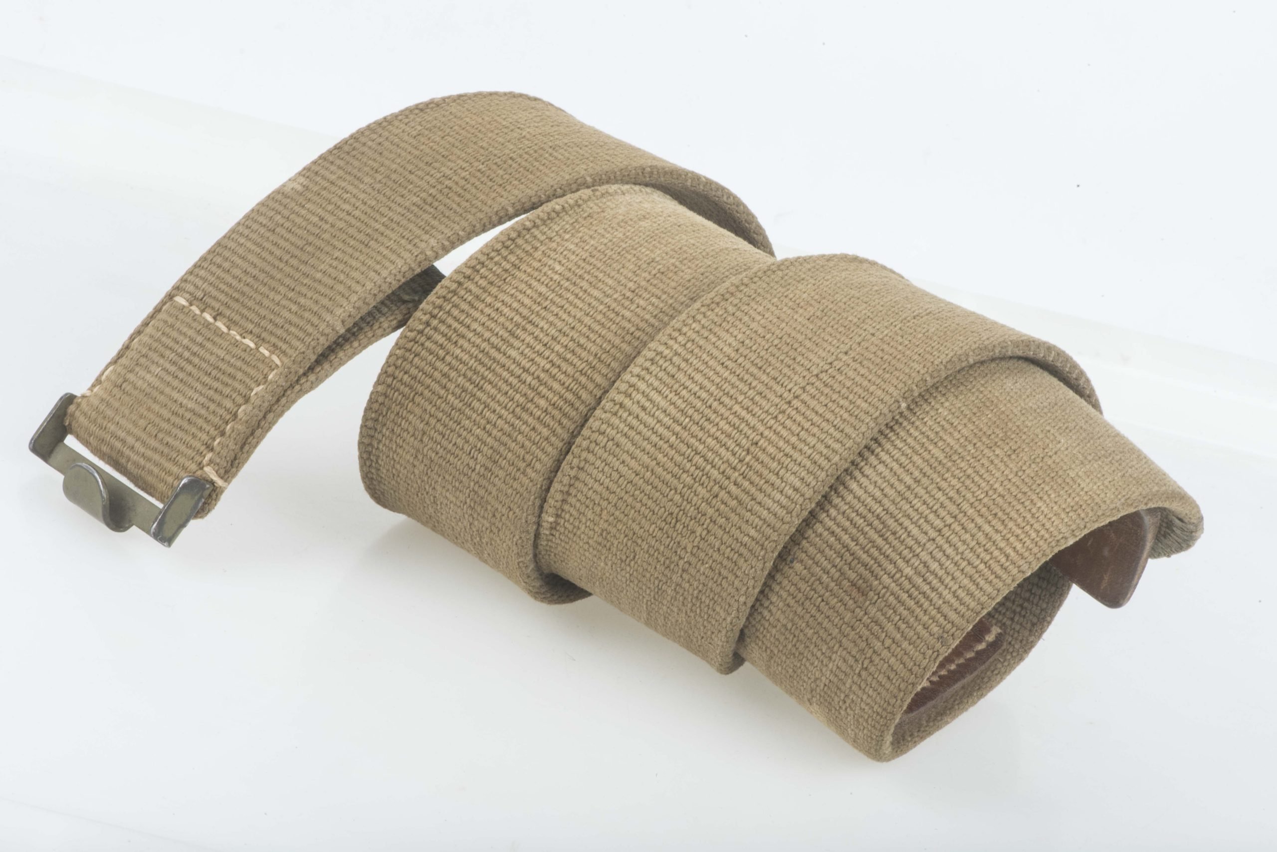 Named tropical equipment belt marked LLG Hessen size 105 — image 2