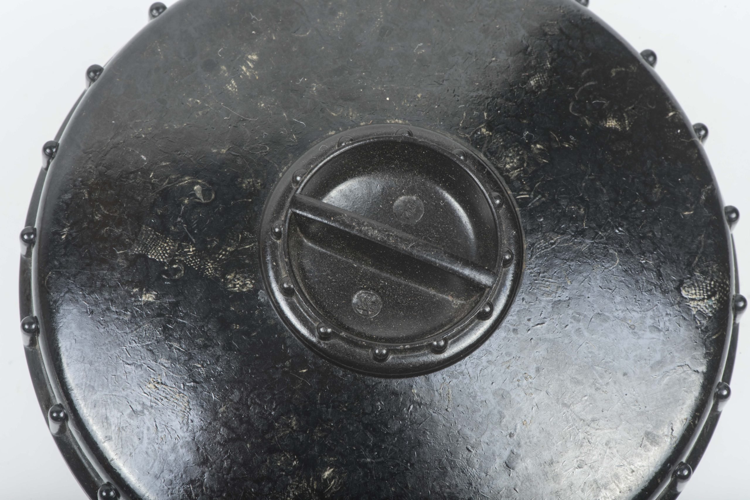 Brown/black dual tone bakelite salt container marked 1W/K 1942 — image 2