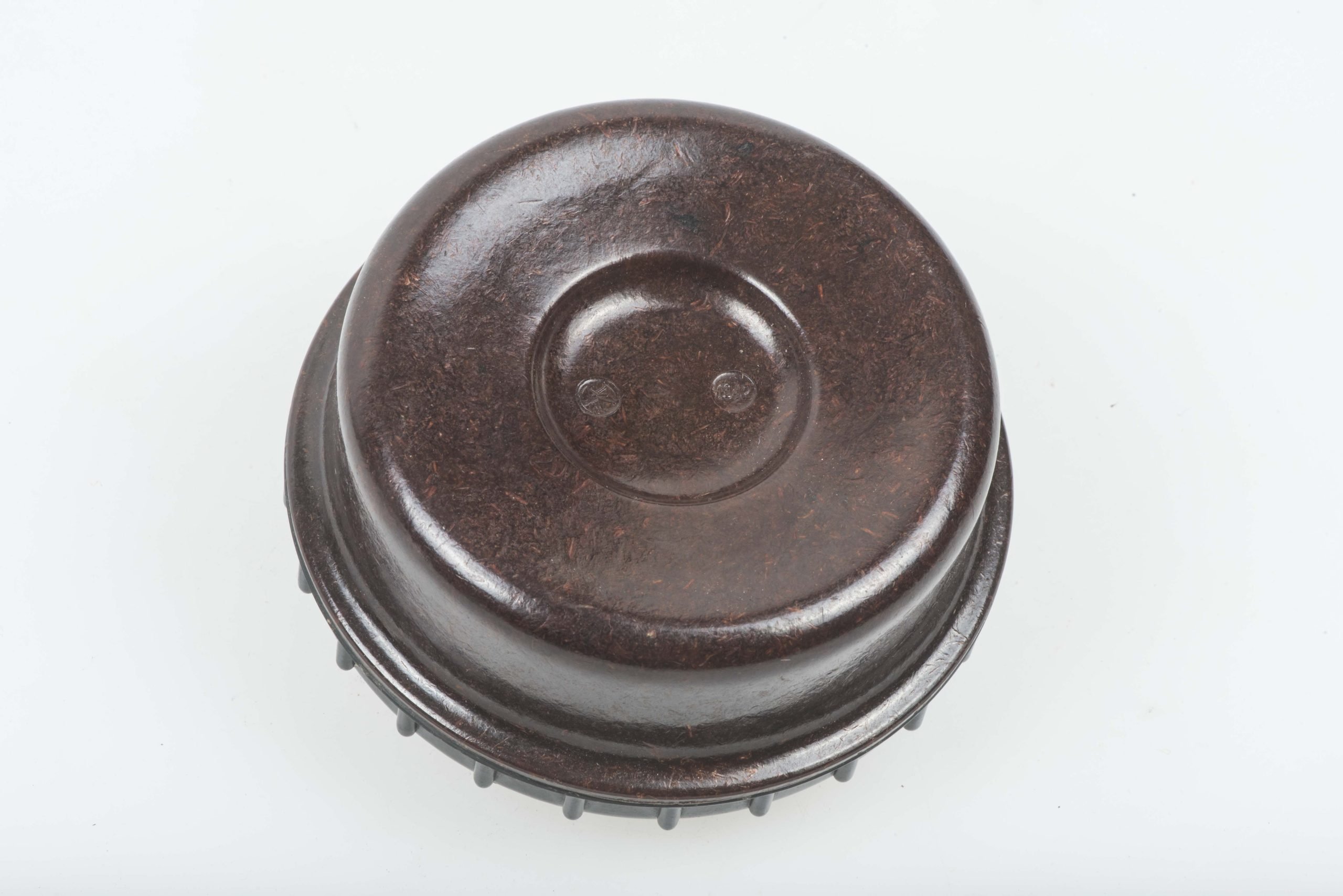 Brown/black dual tone bakelite salt container marked 1W/K 1942 — image 3