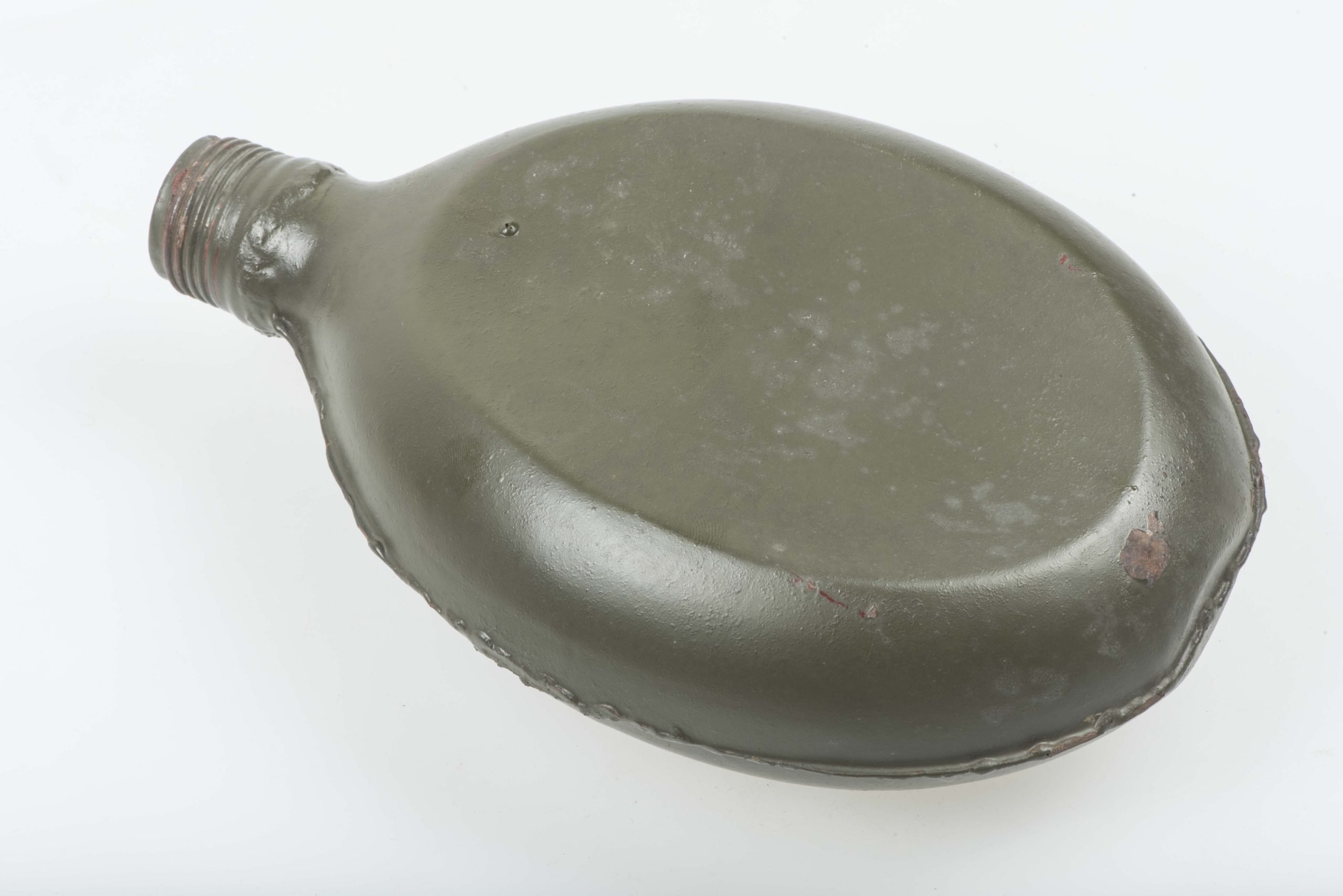 M42 canteen with riveted cover with rare 'de Woerd' press studs — image 10