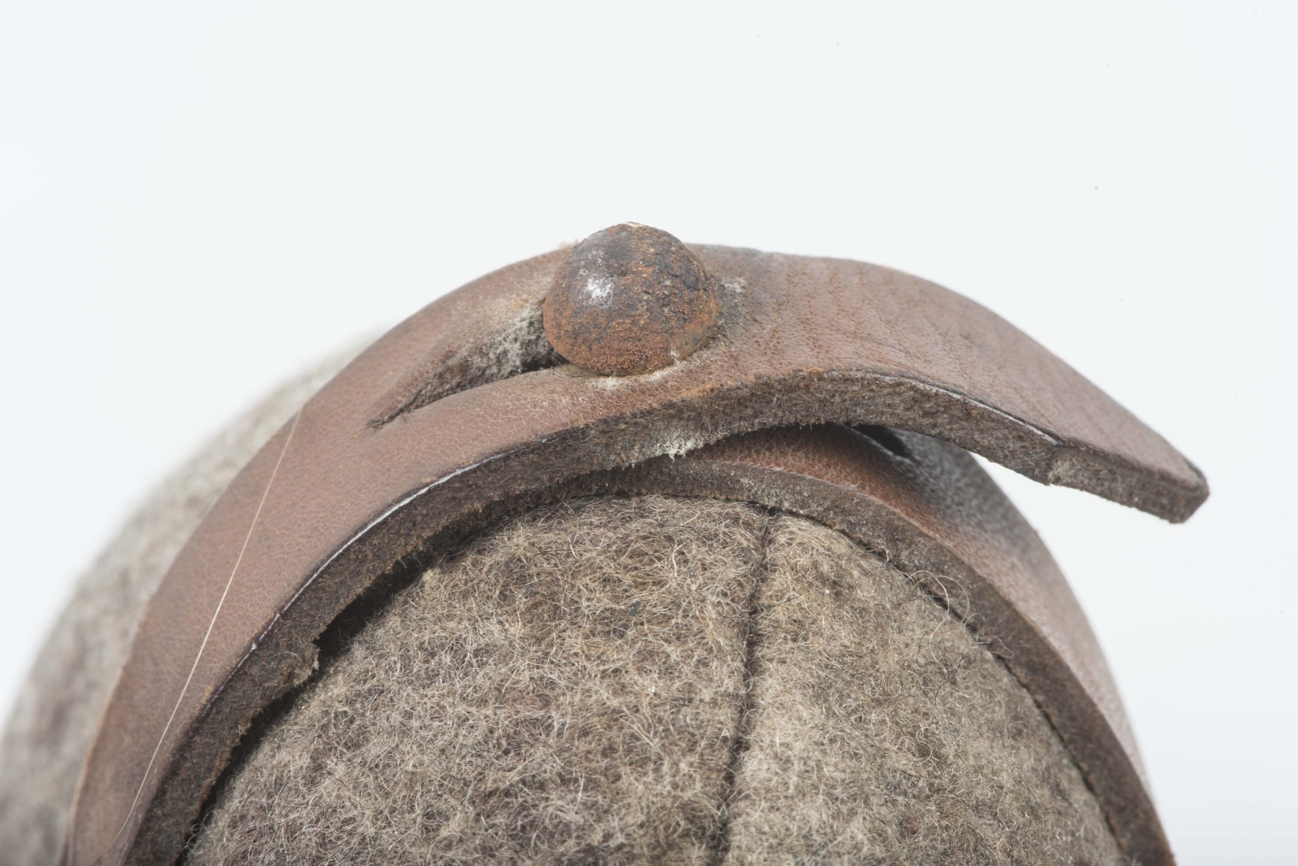 M42 canteen with riveted cover with rare 'de Woerd' press studs — image 5