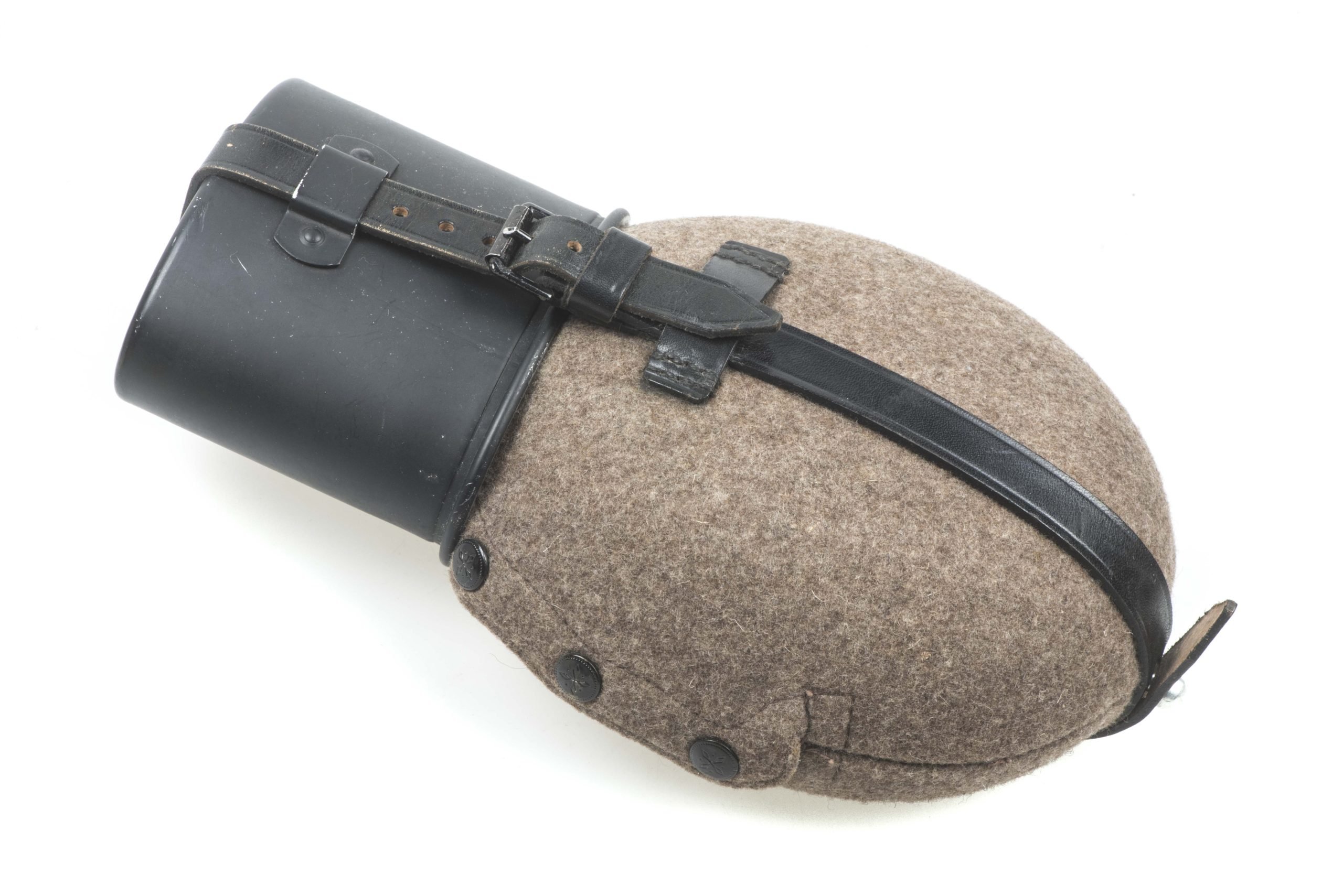 Rare unissued M31 canteen marked M&C 39 in stone mint condition