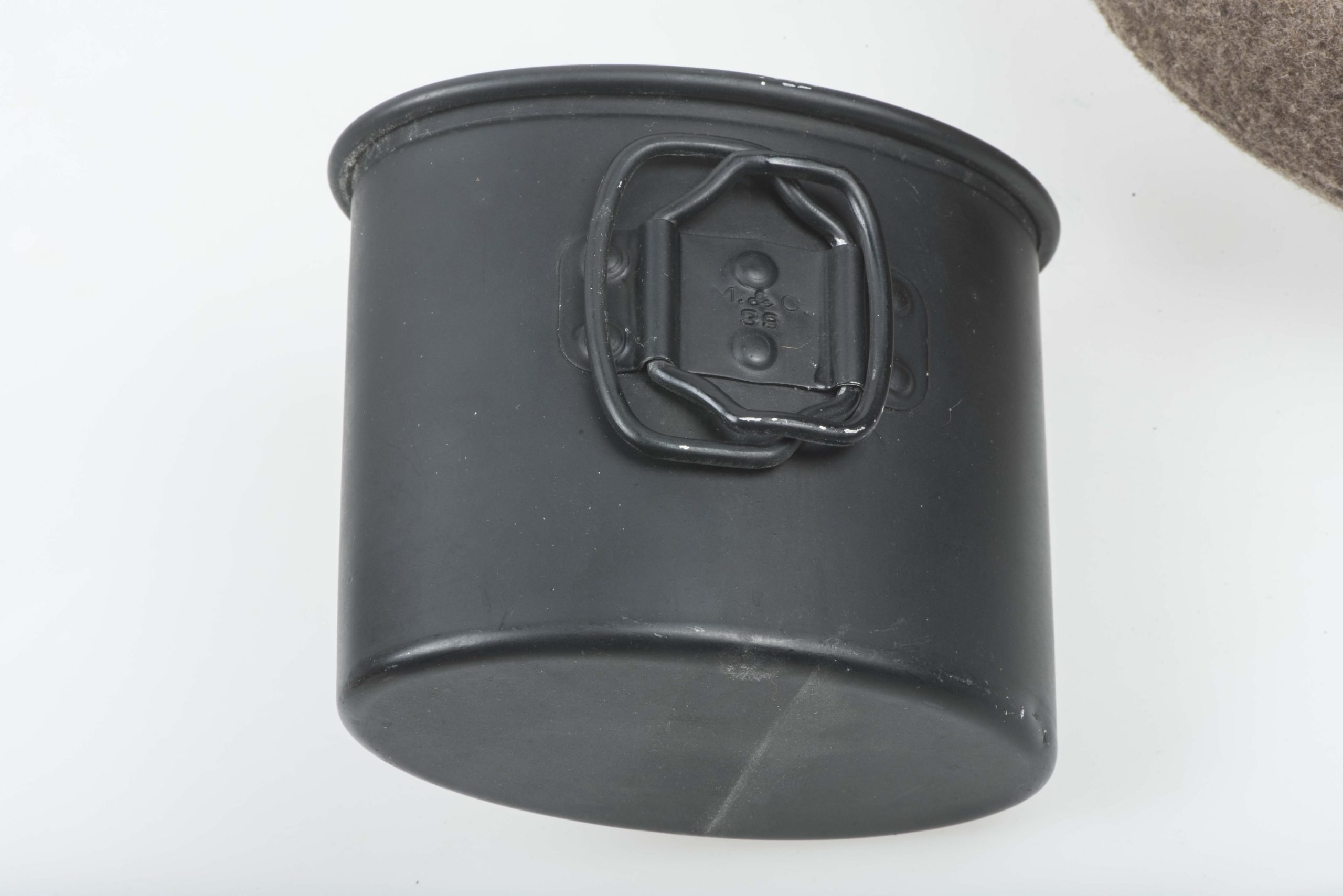 Rare unissued M31 canteen marked M&C 39 in stone mint condition — image 4