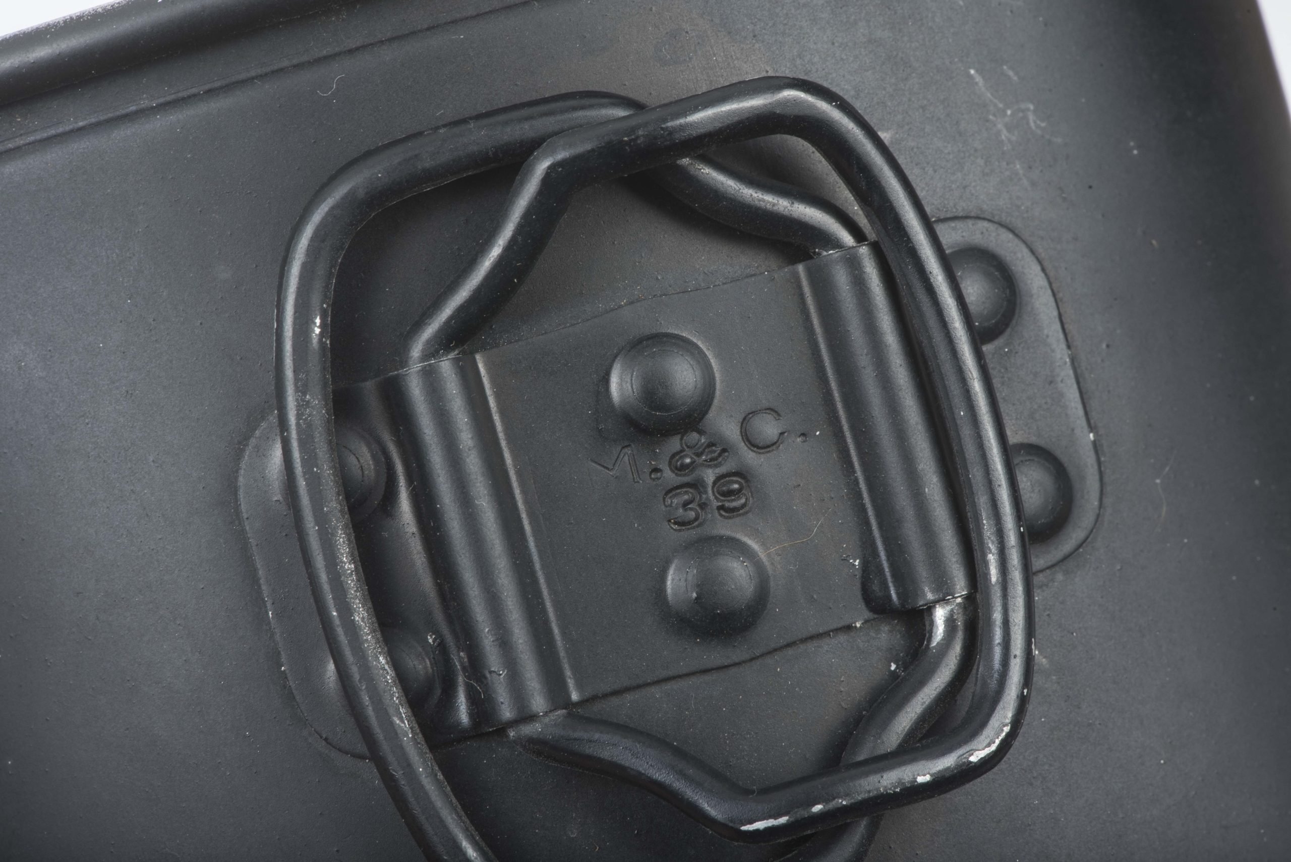 Rare unissued M31 canteen marked M&C 39 in stone mint condition — image 5