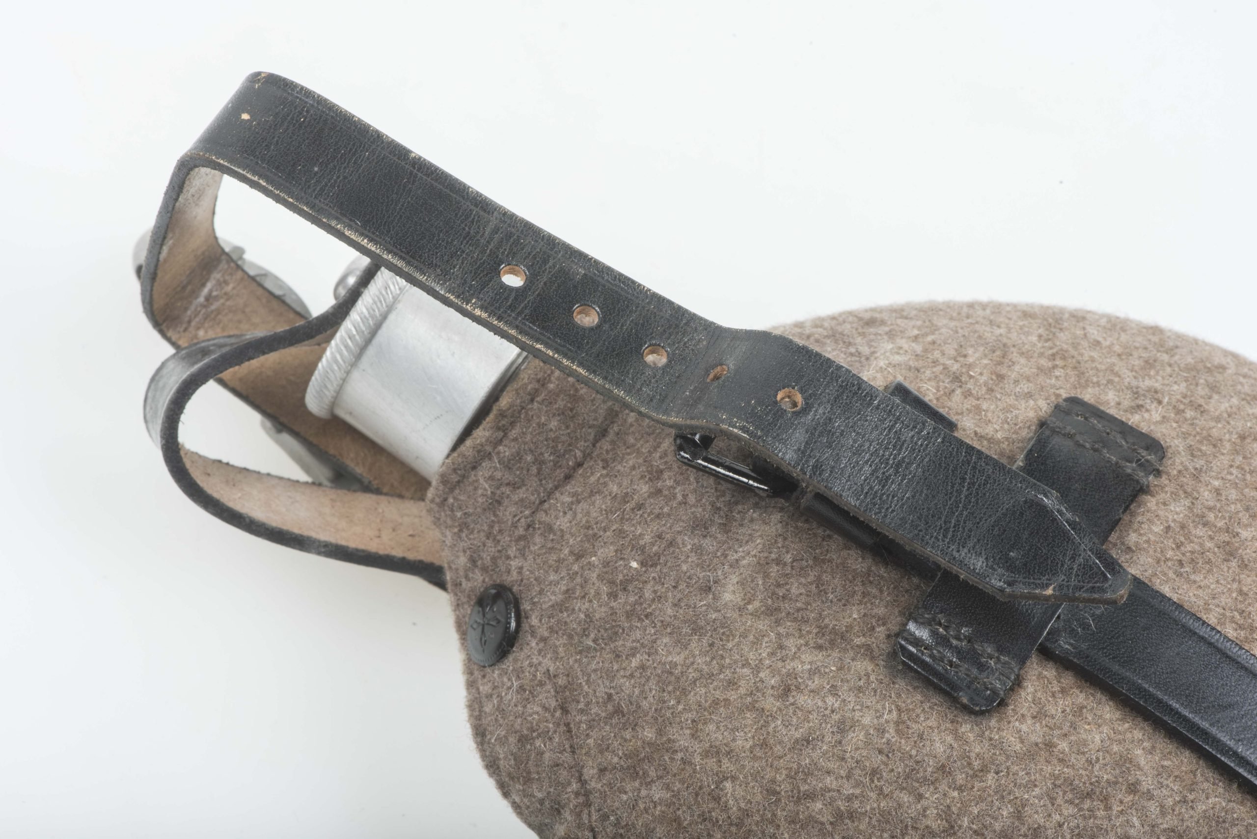 Rare unissued M31 canteen marked M&C 39 in stone mint condition — image 6