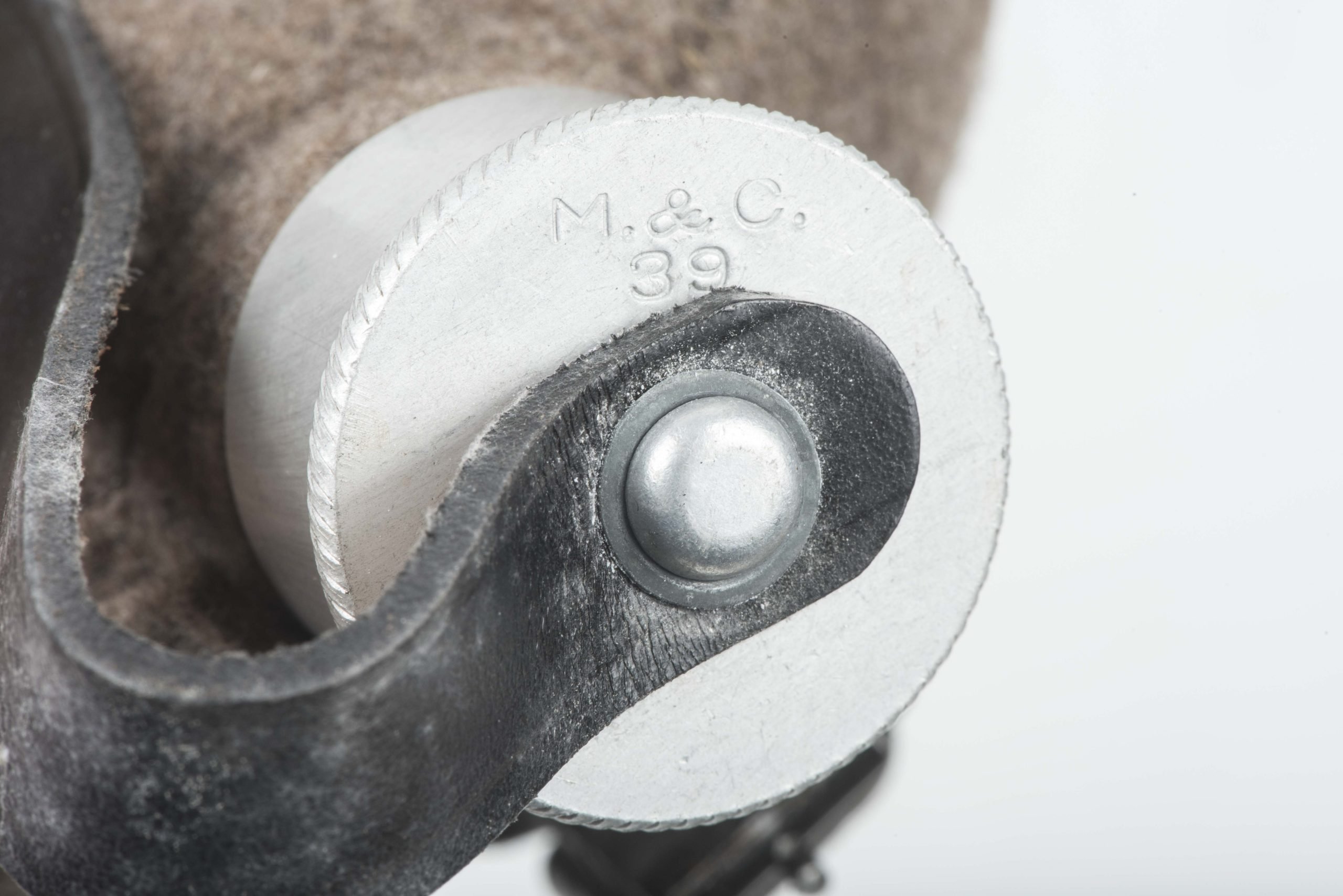 Rare unissued M31 canteen marked M&C 39 in stone mint condition — image 7