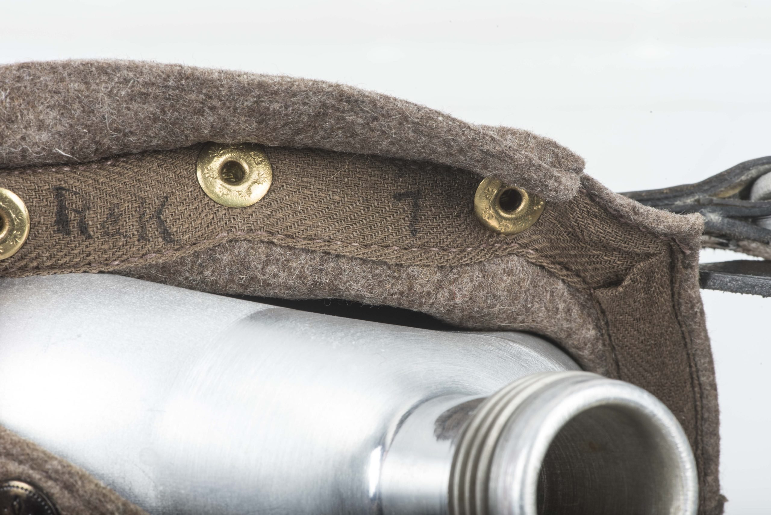 Rare unissued M31 canteen marked M&C 39 in stone mint condition — image 9