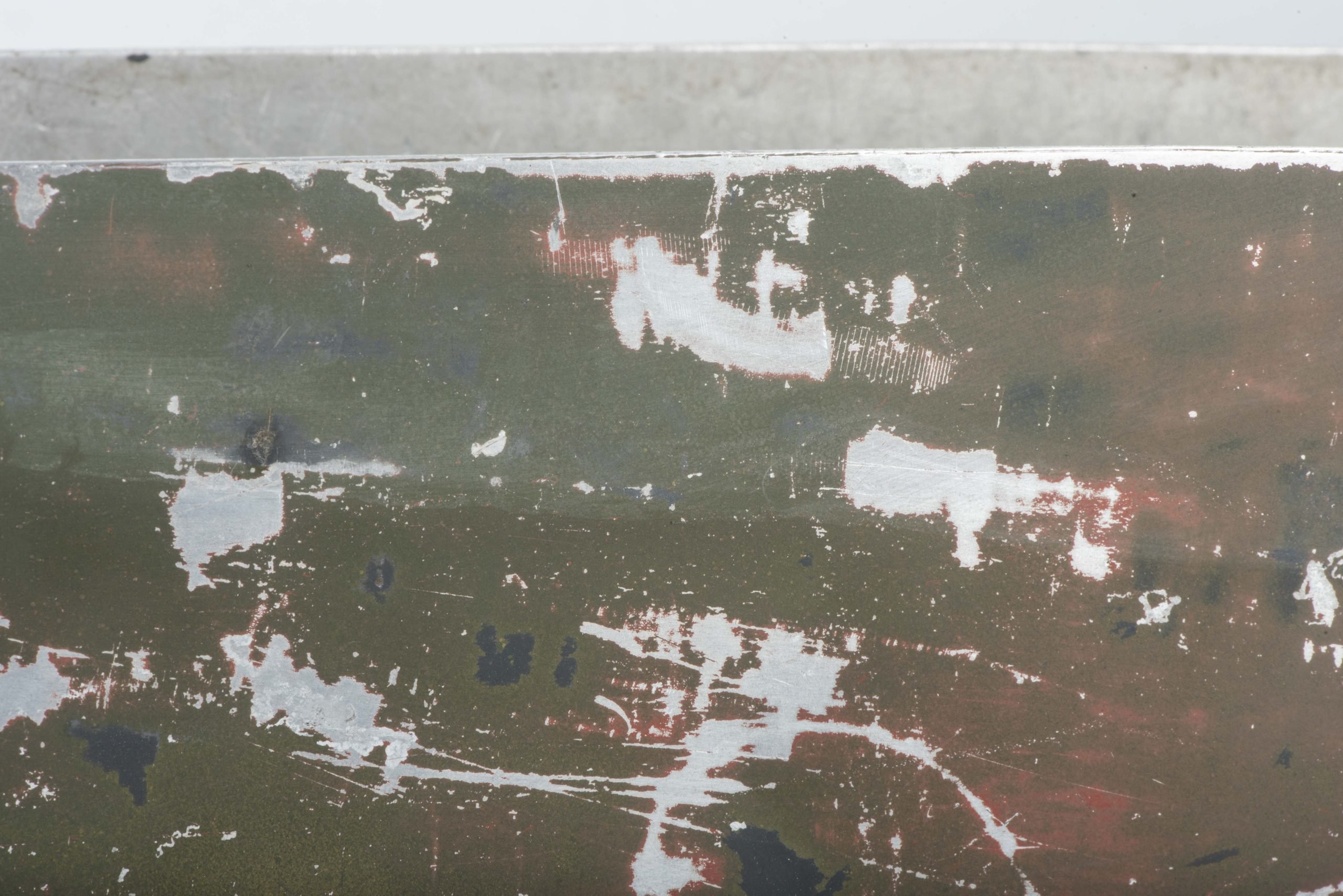 Aluminium MG34 u. MG42 ammunition case in spray painted three-tone camouflage — image 13