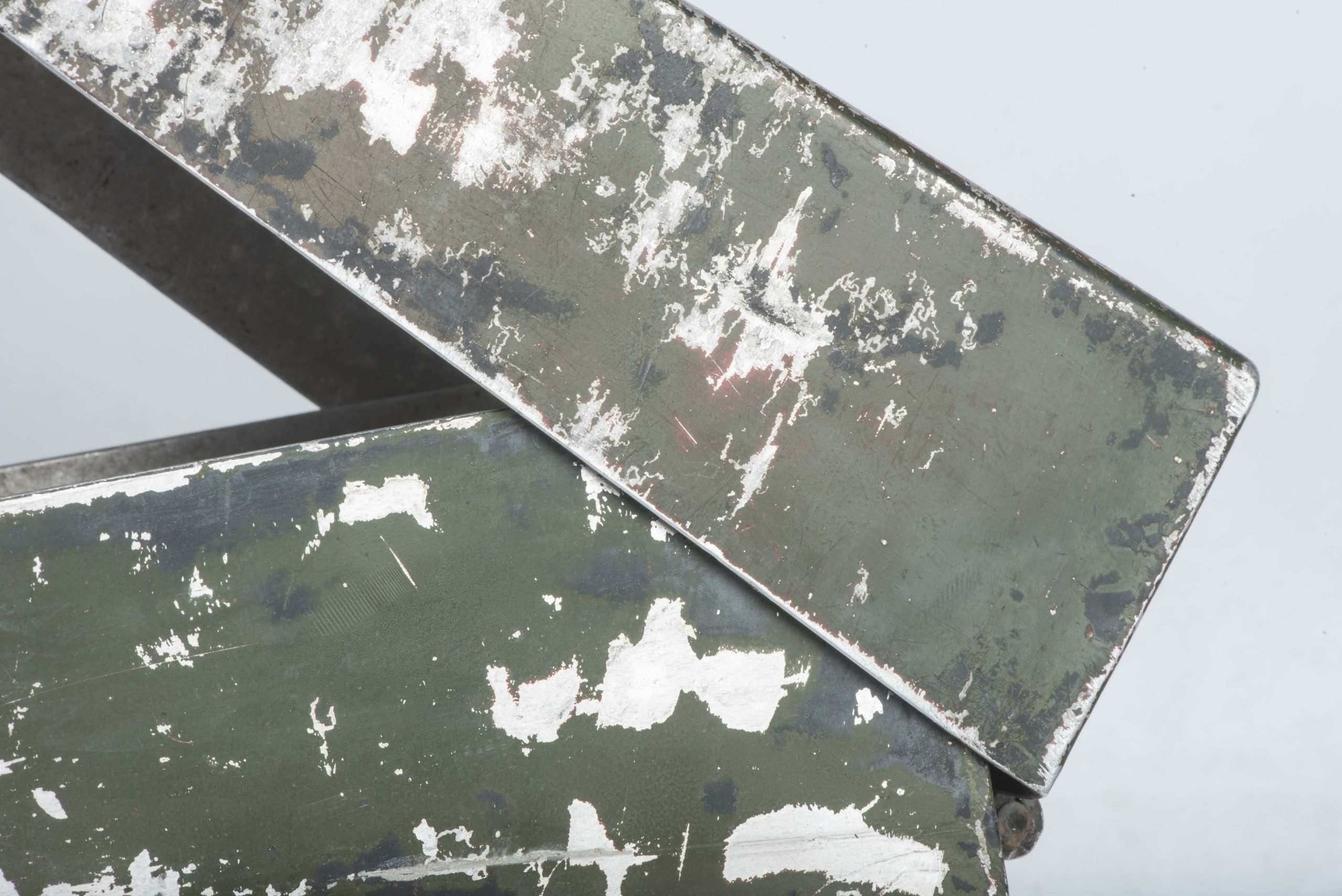 Aluminium MG34 u. MG42 ammunition case in spray painted three-tone camouflage — image 14