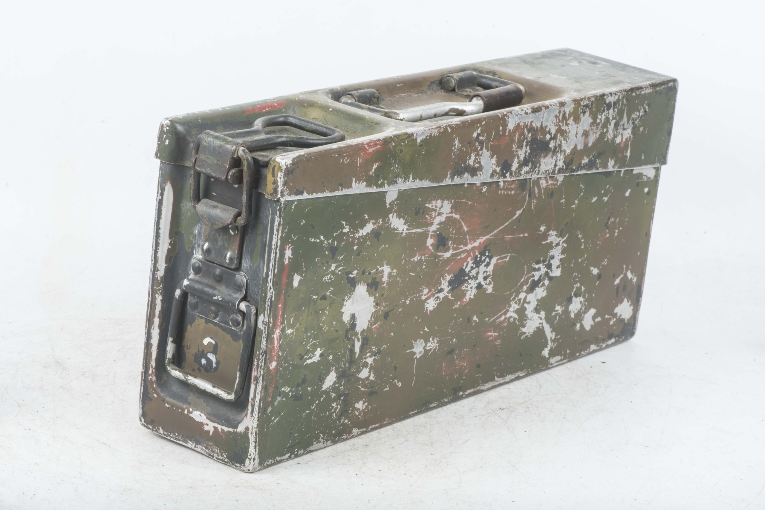 Aluminium MG34 u. MG42 ammunition case in spray painted three-tone camouflage — image 2
