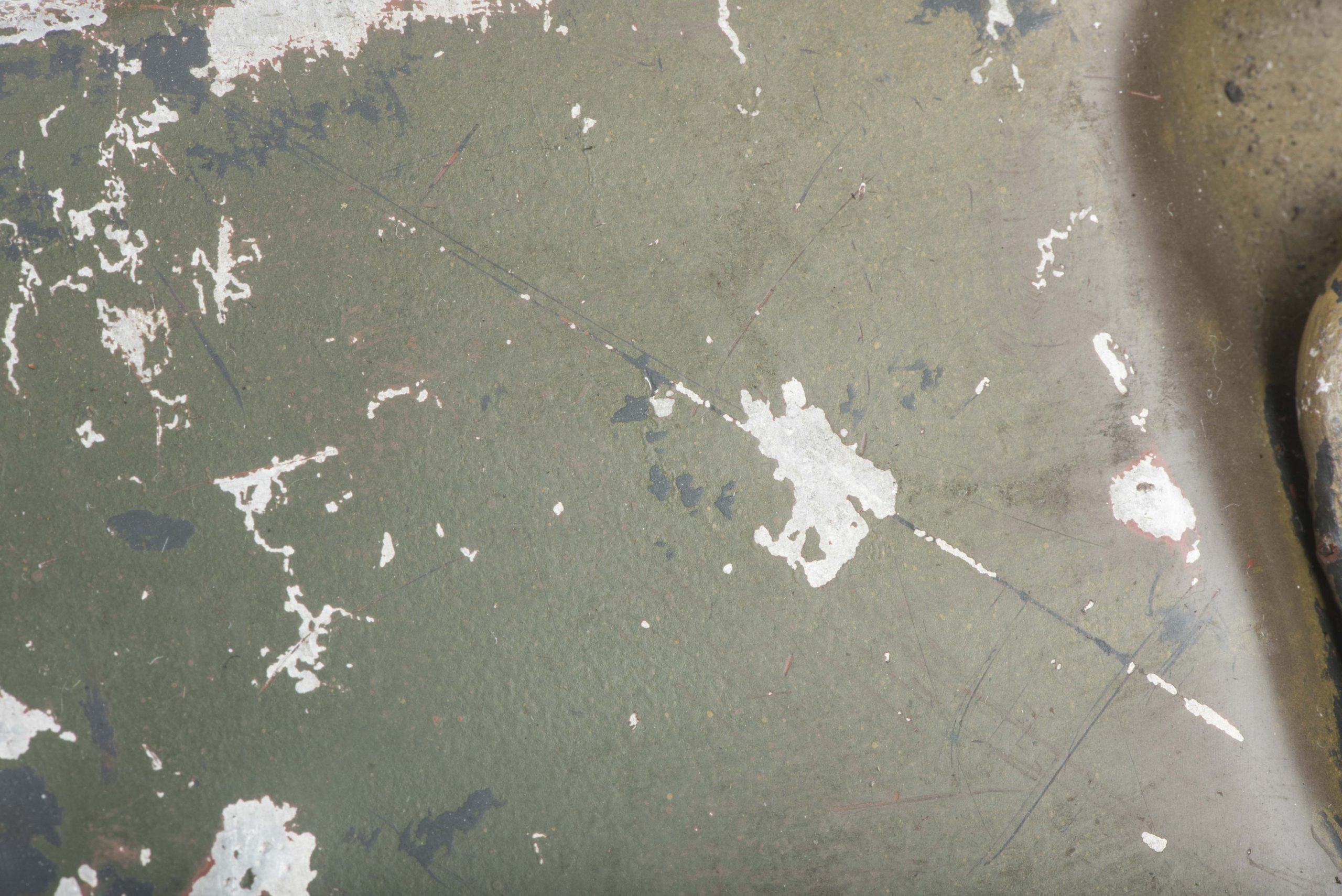 Aluminium MG34 u. MG42 ammunition case in spray painted three-tone camouflage — image 21