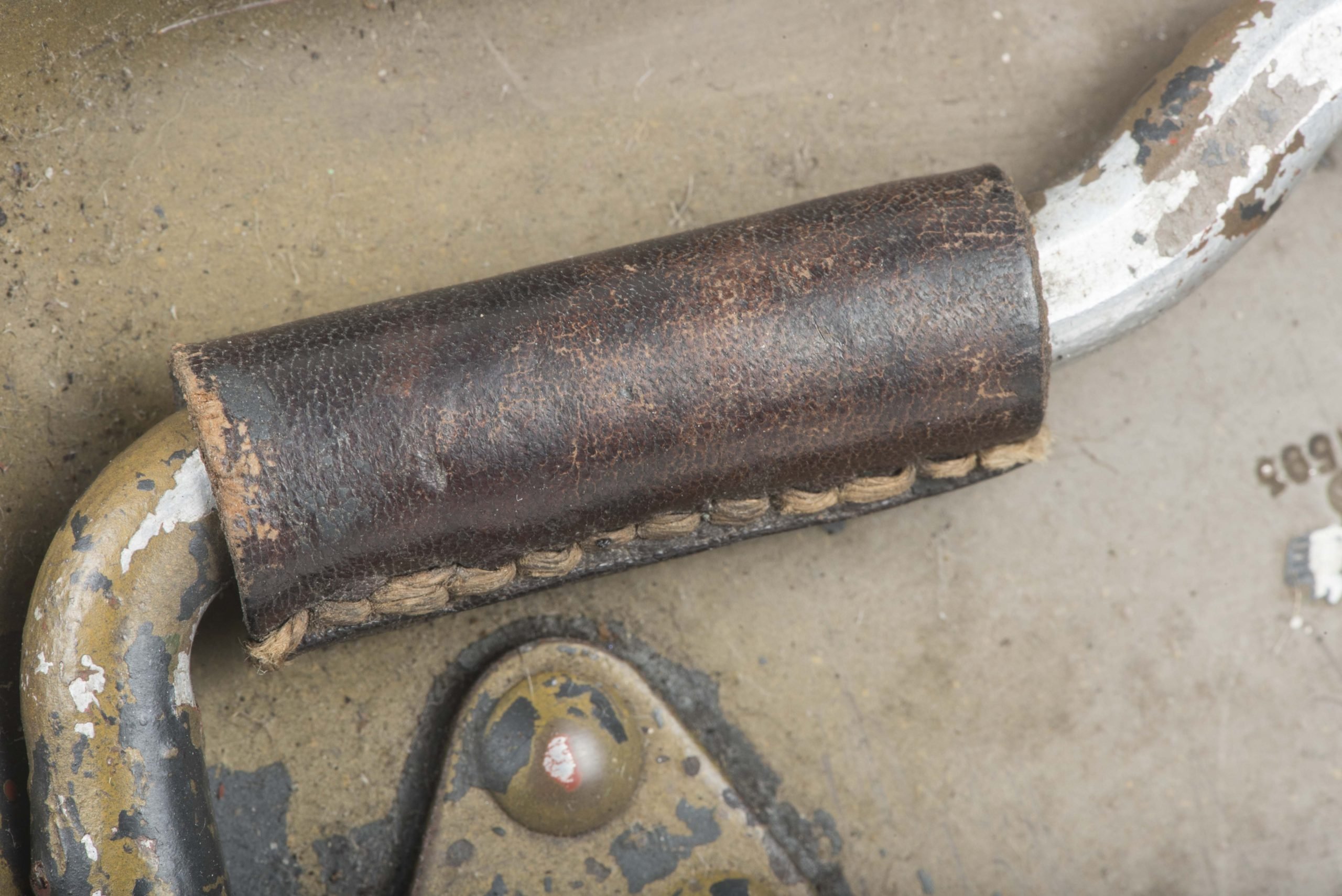 Aluminium MG34 u. MG42 ammunition case in spray painted three-tone camouflage — image 22