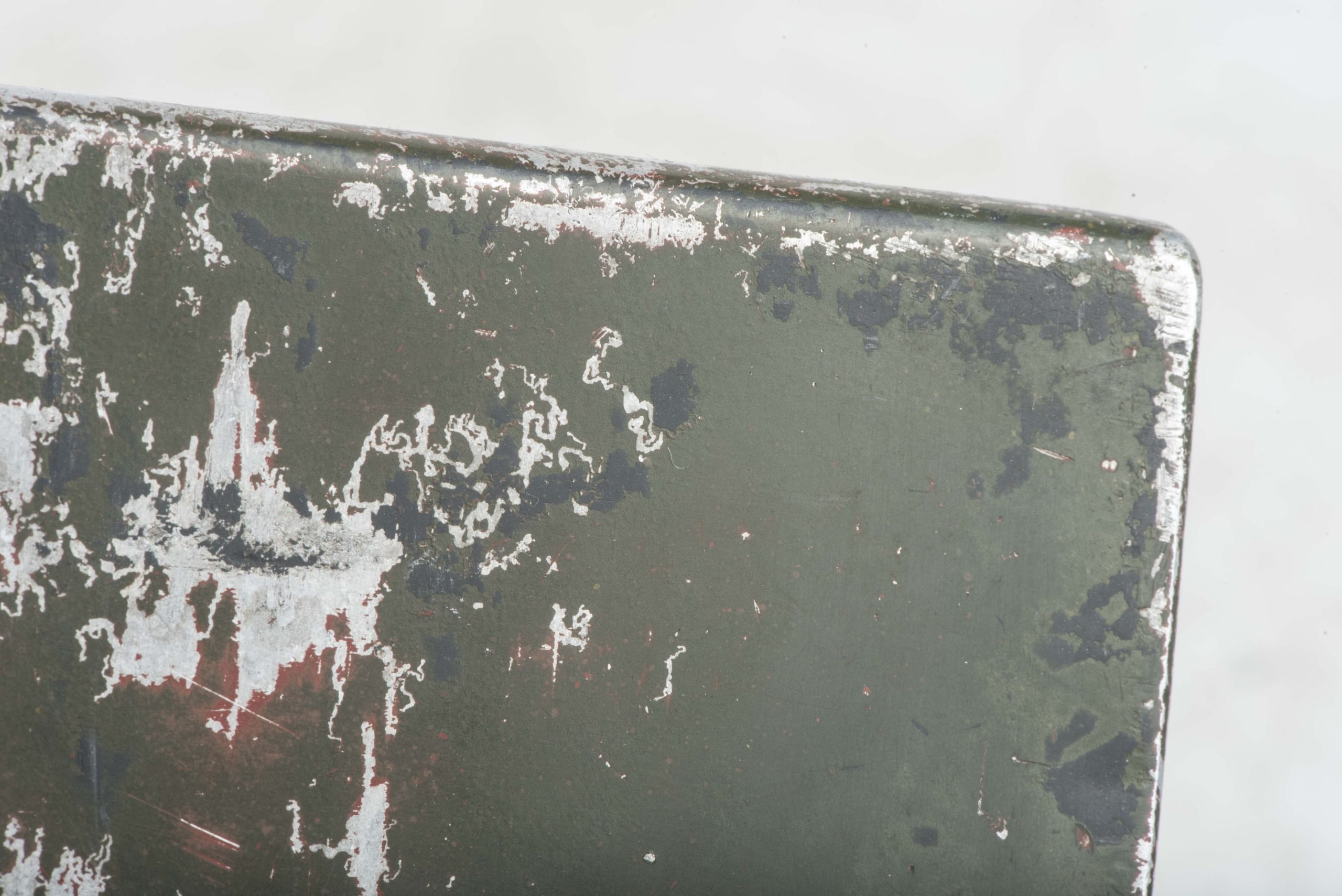 Aluminium MG34 u. MG42 ammunition case in spray painted three-tone camouflage — image 30