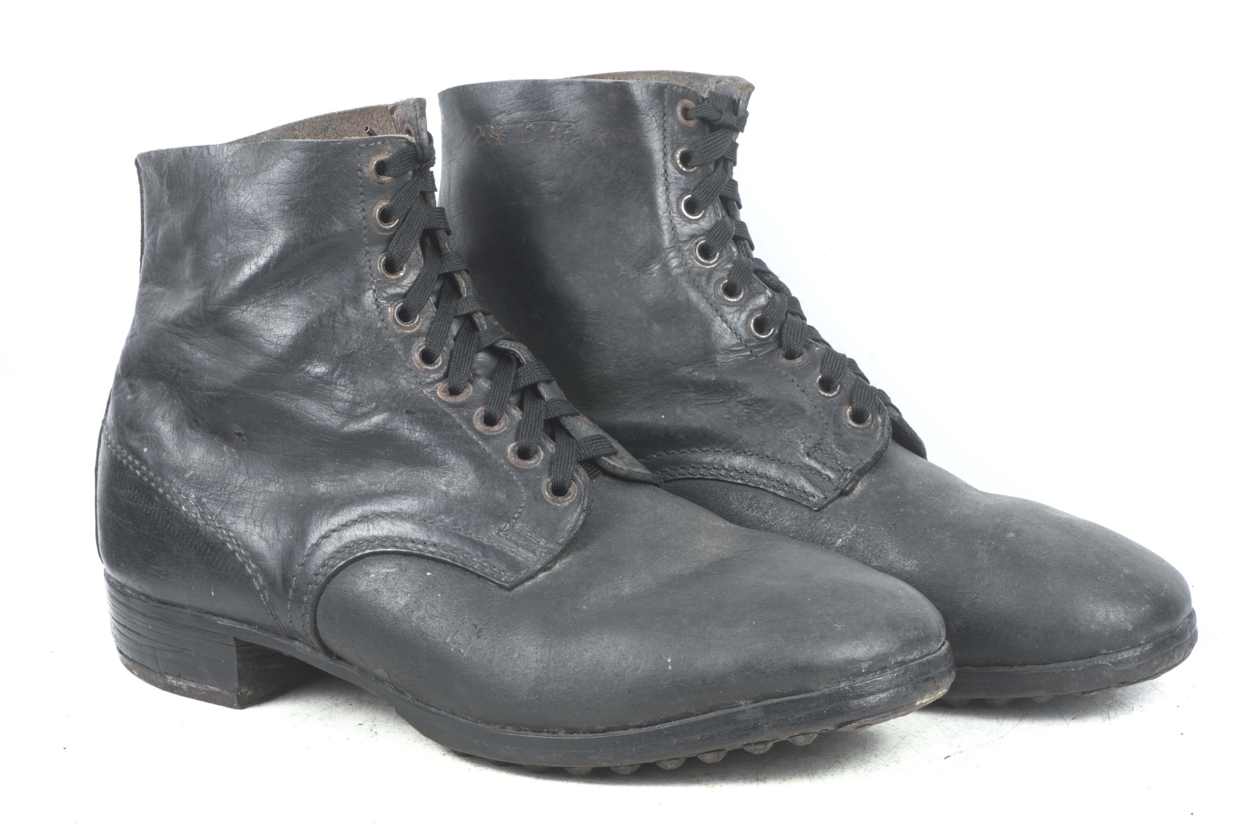 Late war black issue M37 lowboots or Schnürschuhe