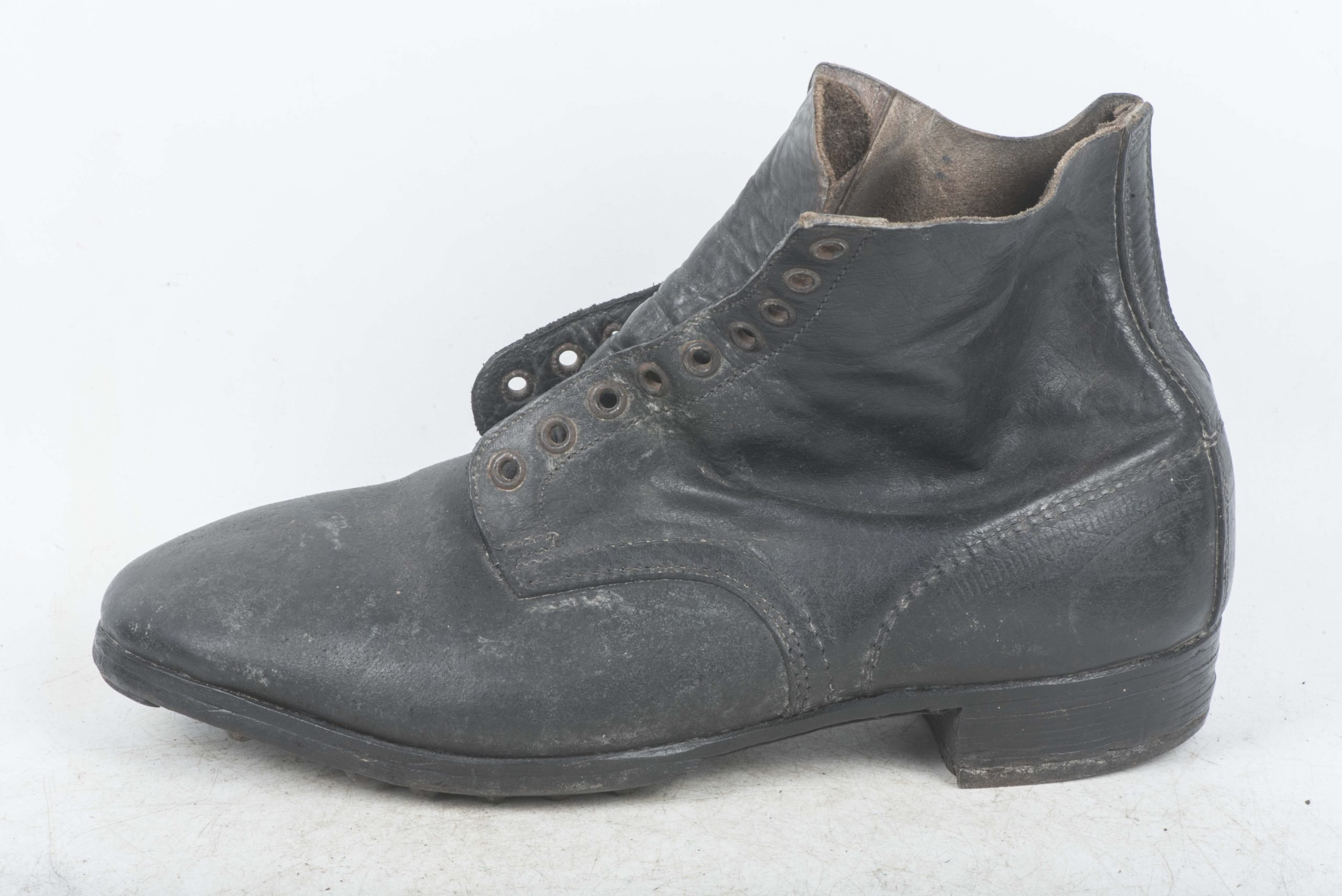 Late war black issue M37 lowboots or Schnürschuhe — image 13