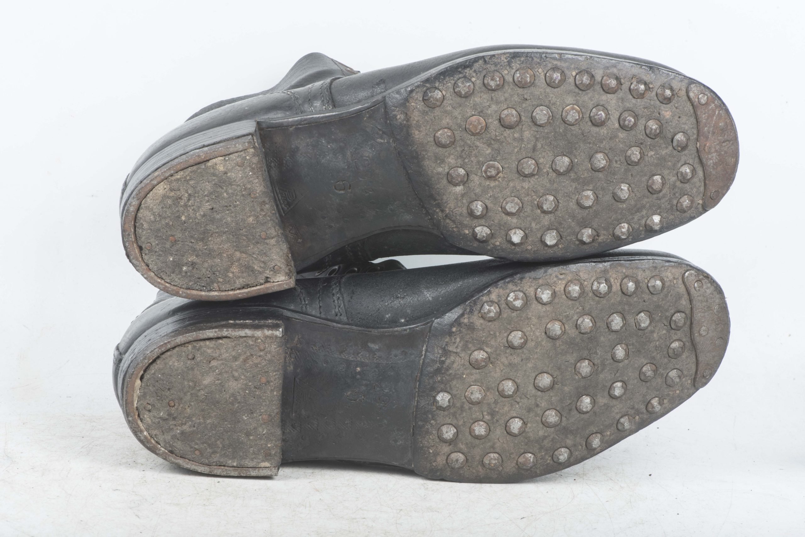 Late war black issue M37 lowboots or Schnürschuhe — image 7