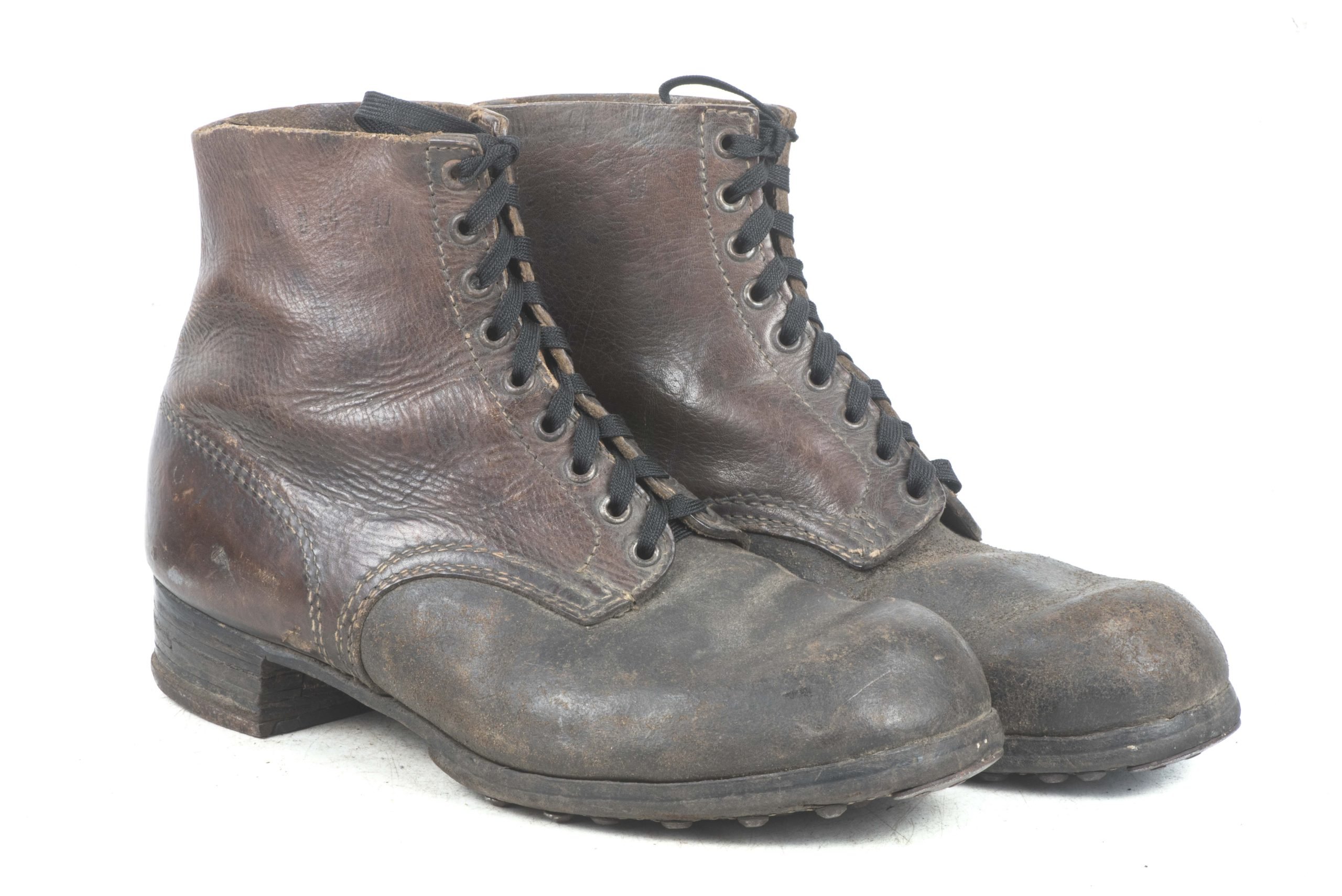 Late war brown issue M37 lowboots or Schnürschuhe