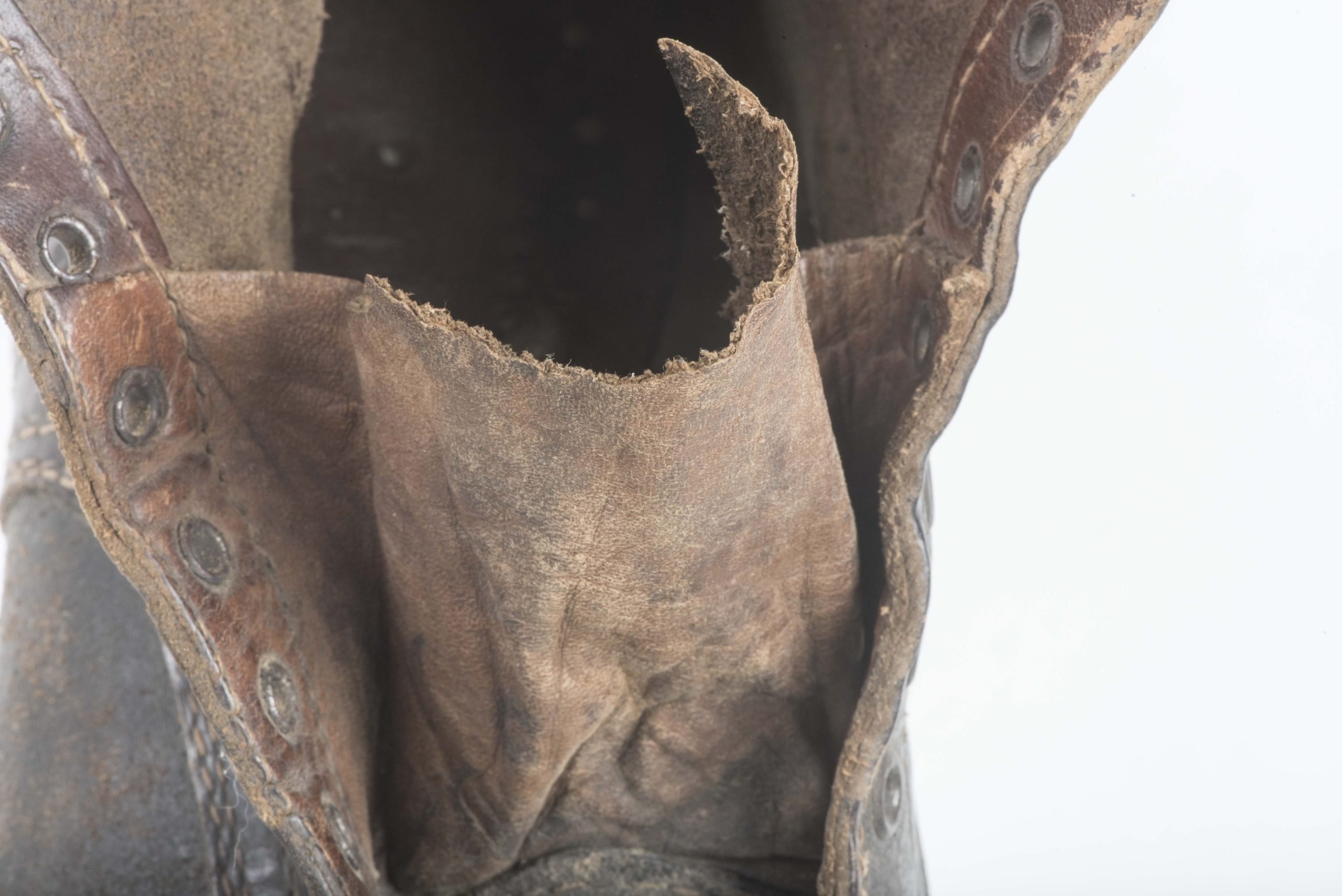 Late war brown issue M37 lowboots or Schnürschuhe — image 13