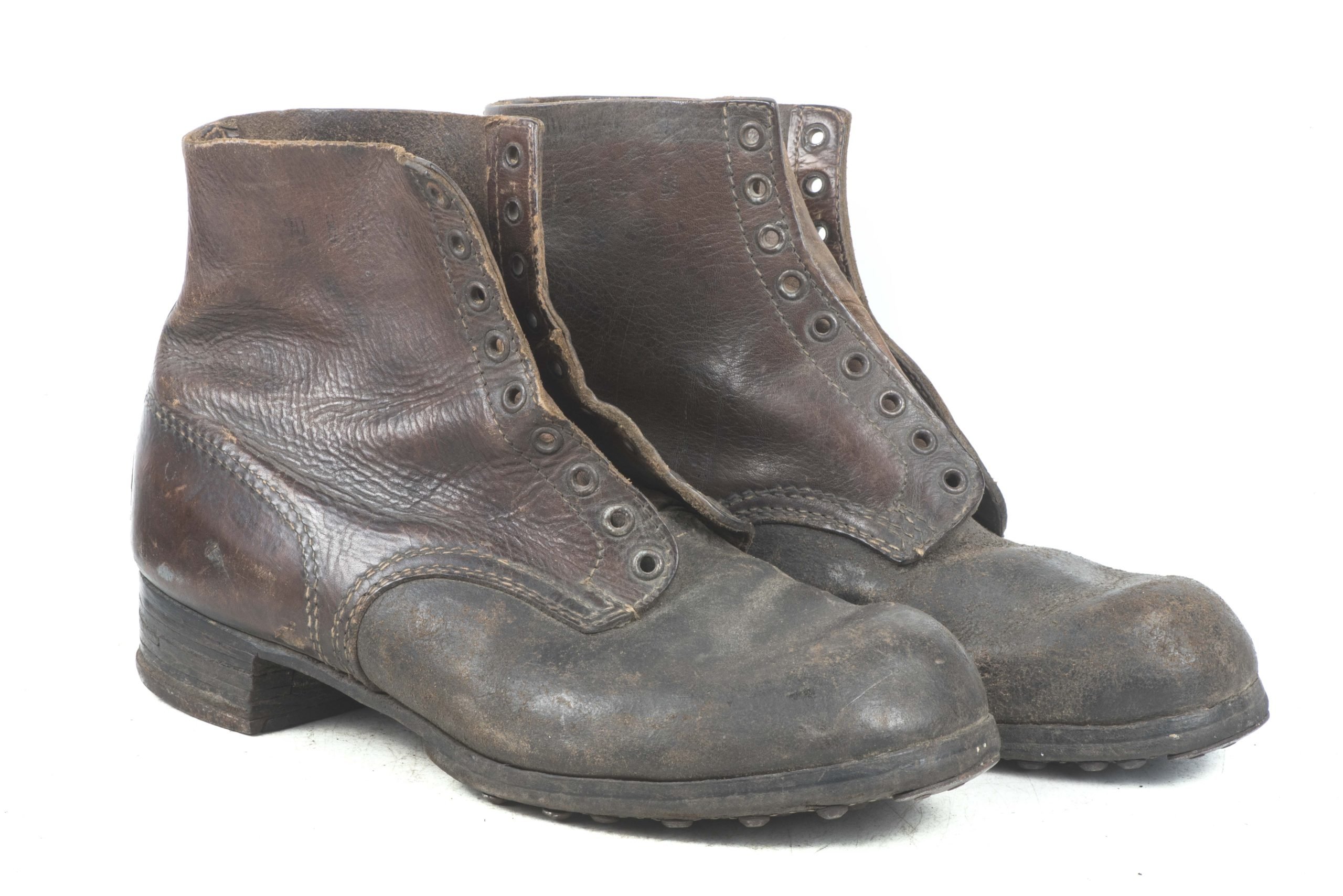 Late war brown issue M37 lowboots or Schnürschuhe — image 26