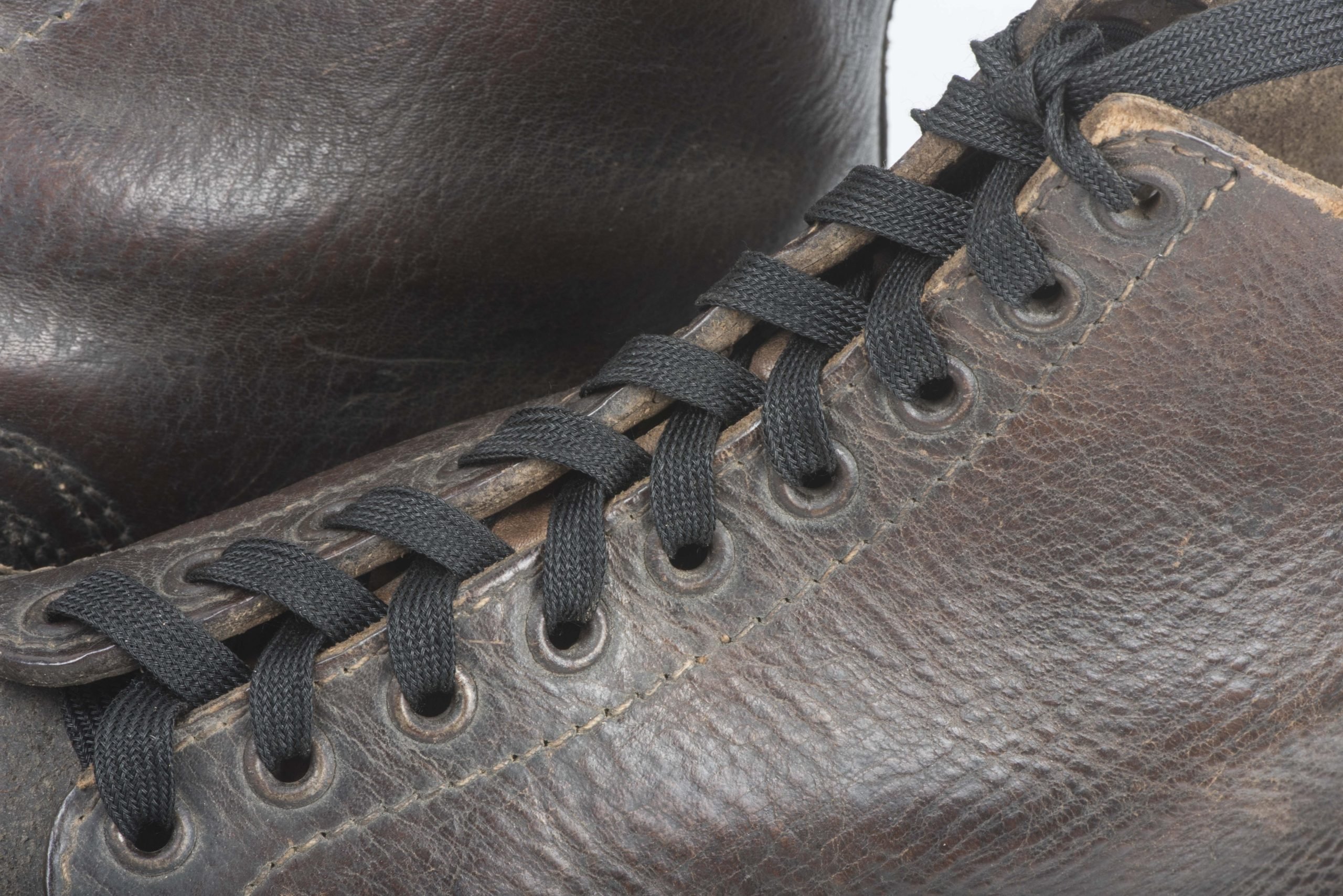 Late war brown issue M37 lowboots or Schnürschuhe — image 3