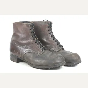 Late war brown issue M37 lowboots or Schnürschuhe