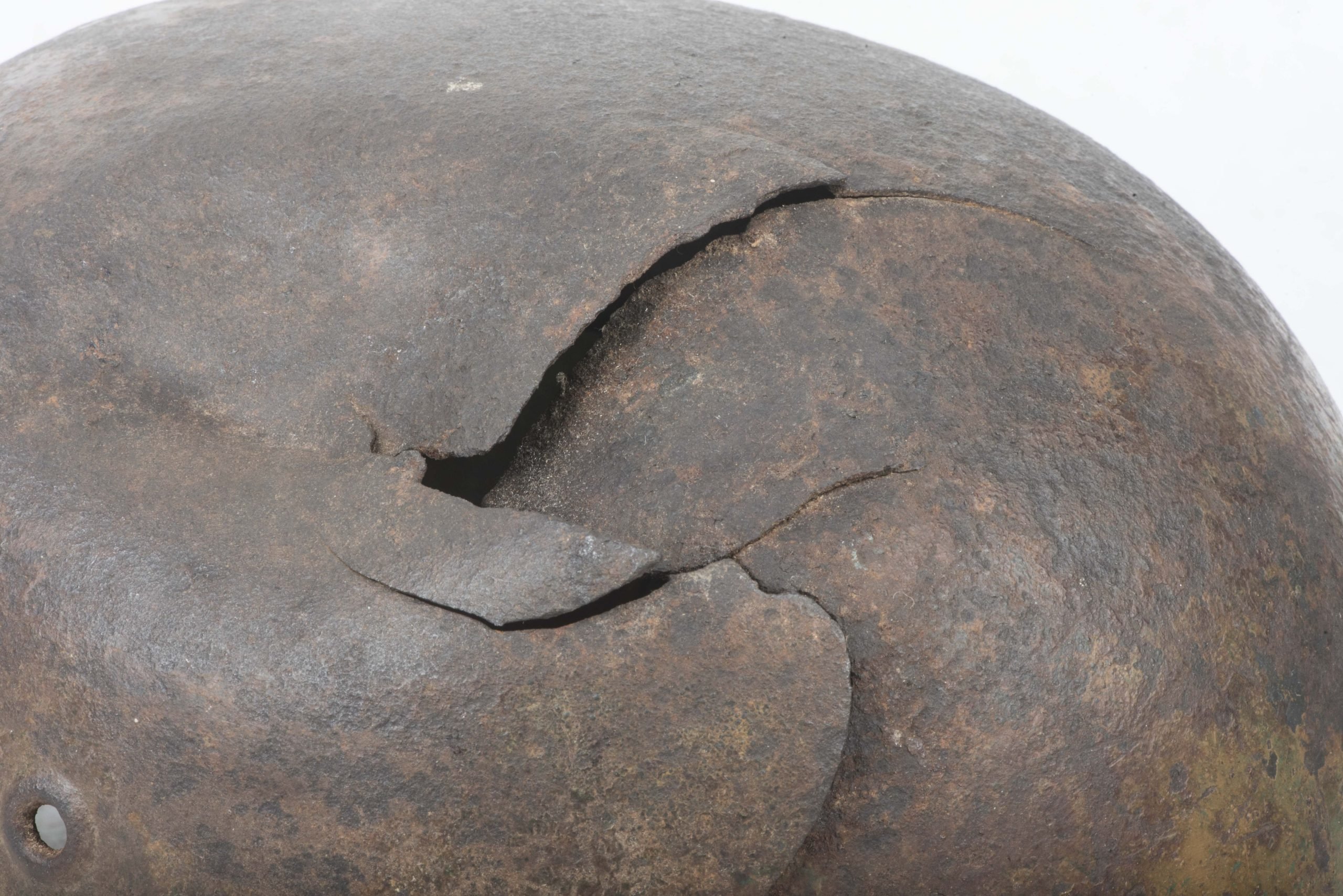 ET66 M40 KIA single decal Luftwaffe helmet in three-tone camouflage — image 16