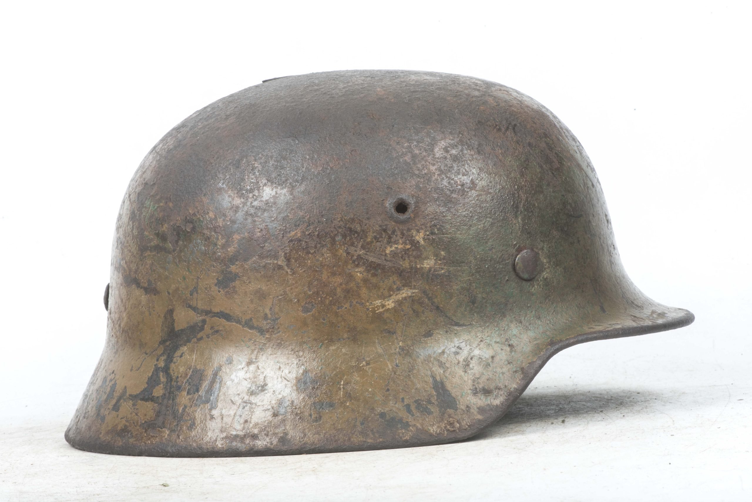 ET66 M40 KIA single decal Luftwaffe helmet in three-tone camouflage — image 3