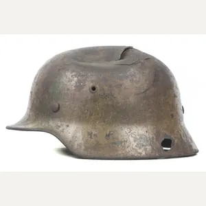 ET66 M40 KIA single decal Luftwaffe helmet in three-tone camouflage