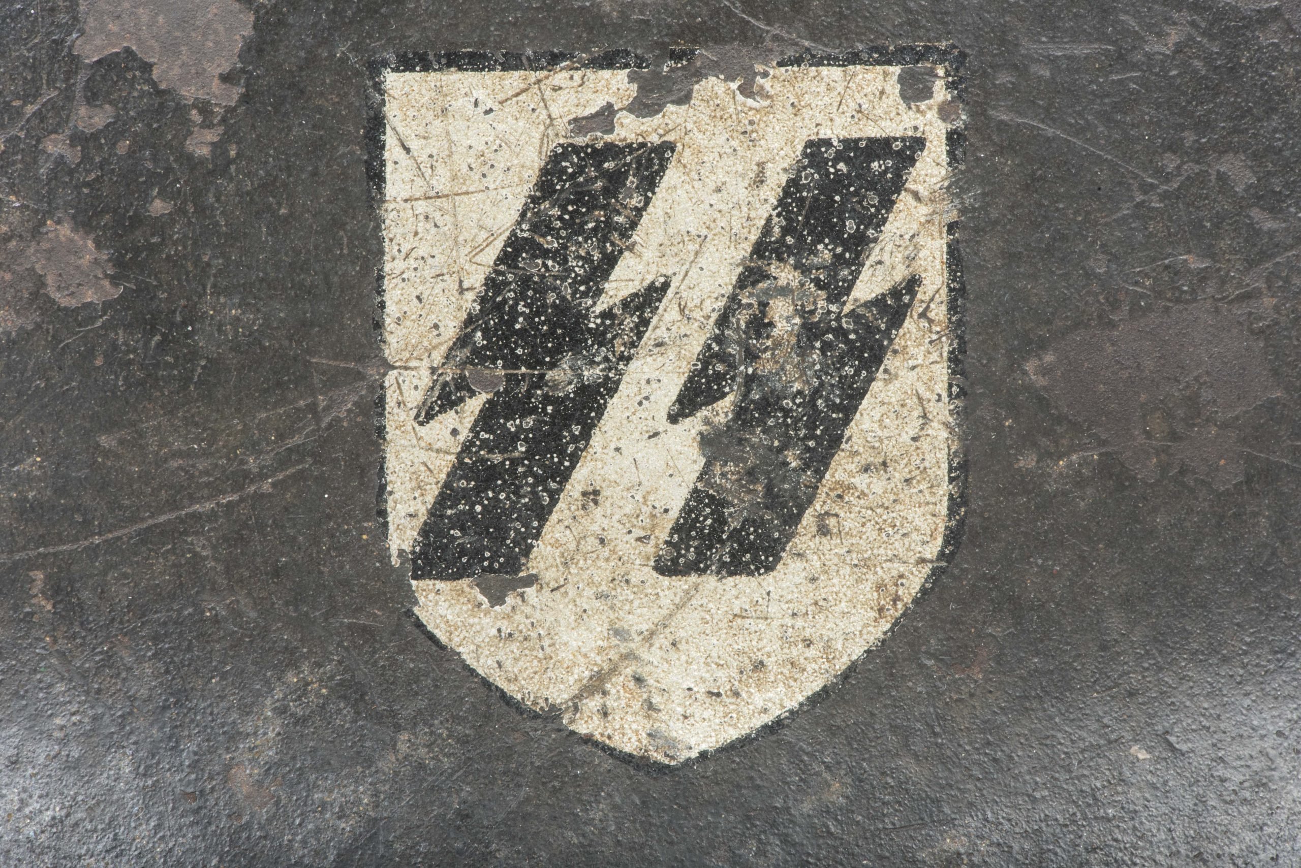 EF62 M42 Waffen-SS single decal helmet named Sawatzki — image 2