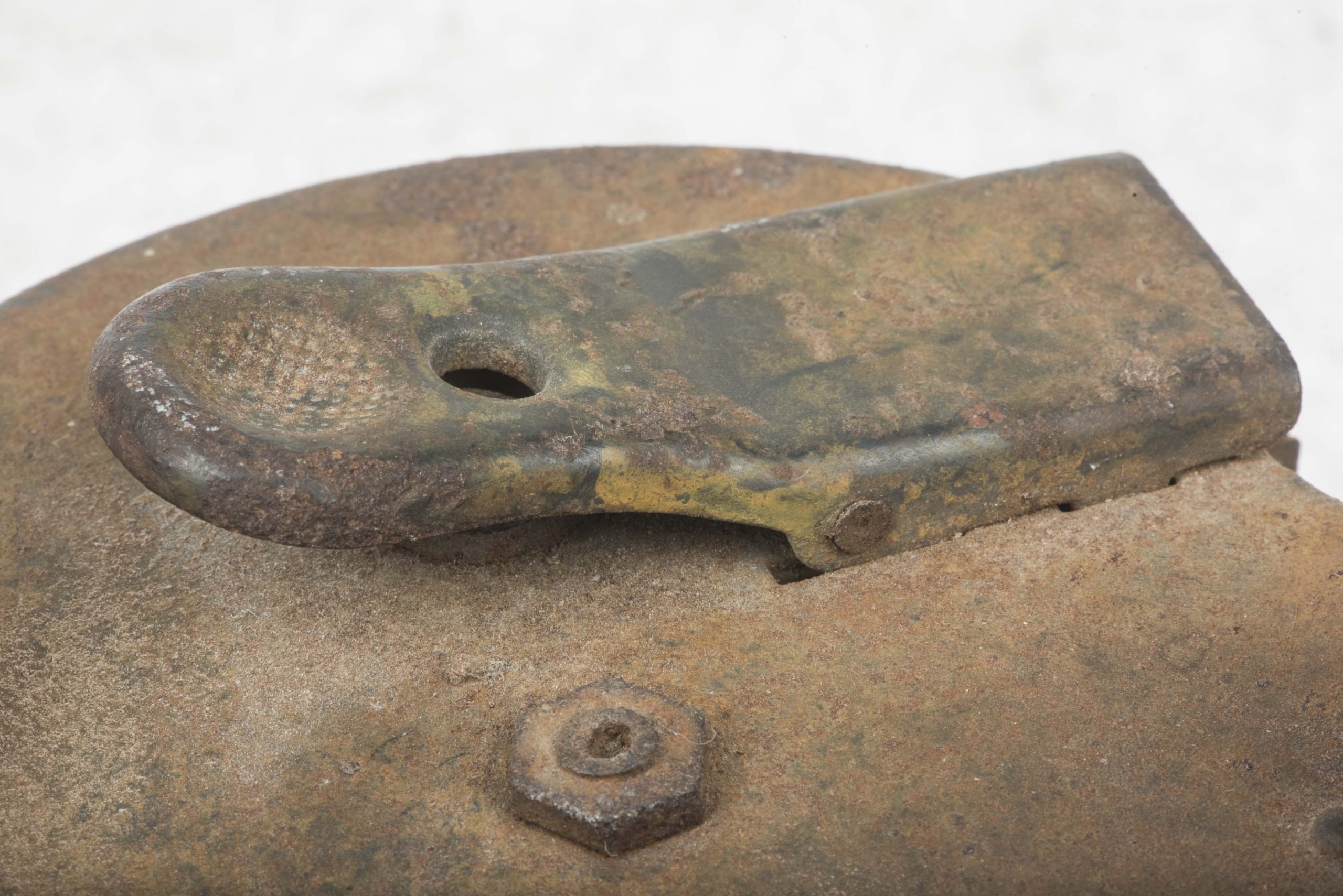 MG34 u. MG42 ammunition drum marked WA 41 in three-tone camouflage — image 12