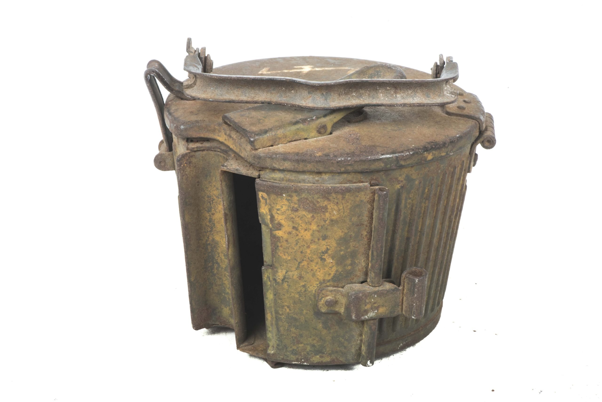 MG34 u. MG42 ammunition drum marked WA 41 in three-tone camouflage — image 4