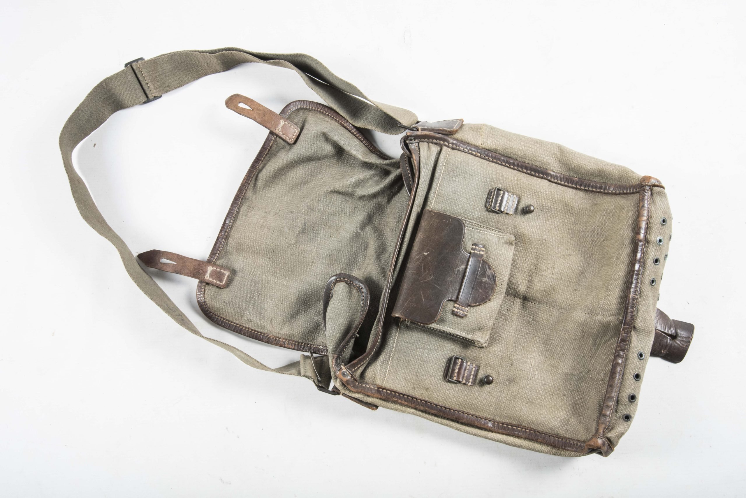 Reichswehr gasmask bag dated 1923 — image 14
