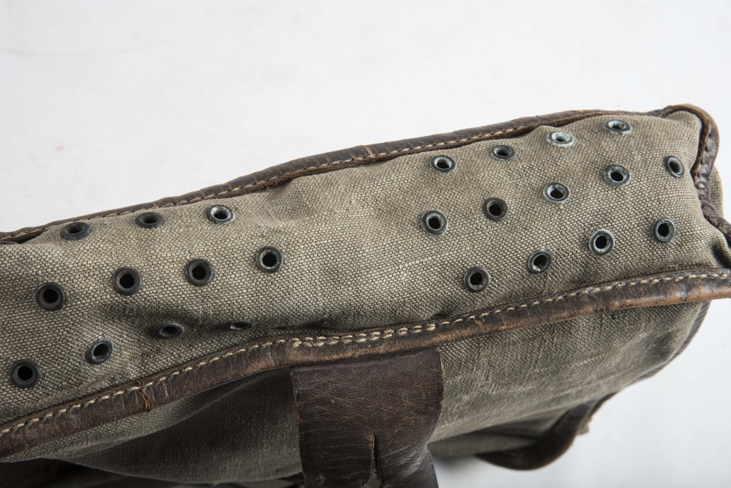 Reichswehr gasmask bag dated 1923 — image 2