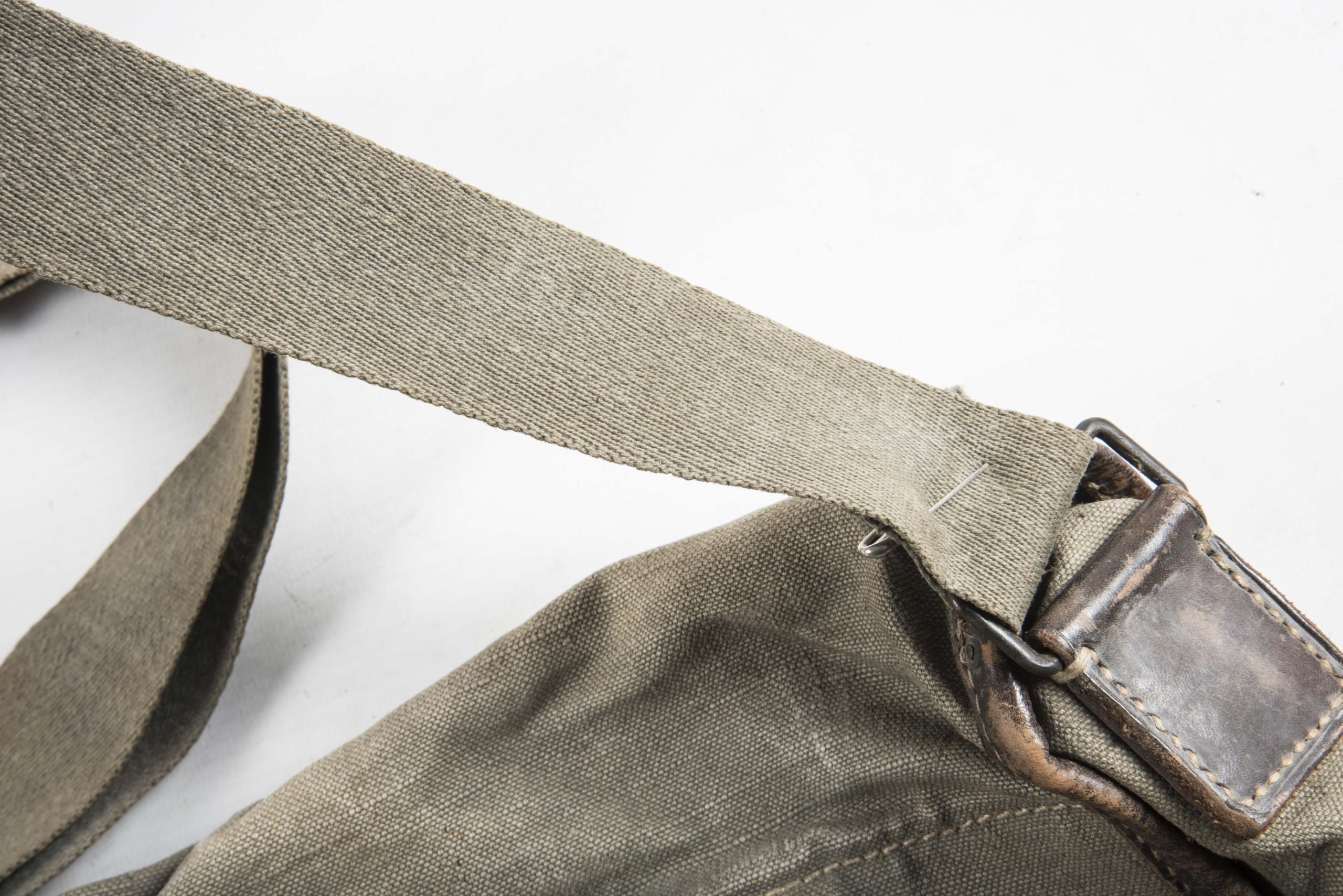 Reichswehr gasmask bag dated 1923 — image 4