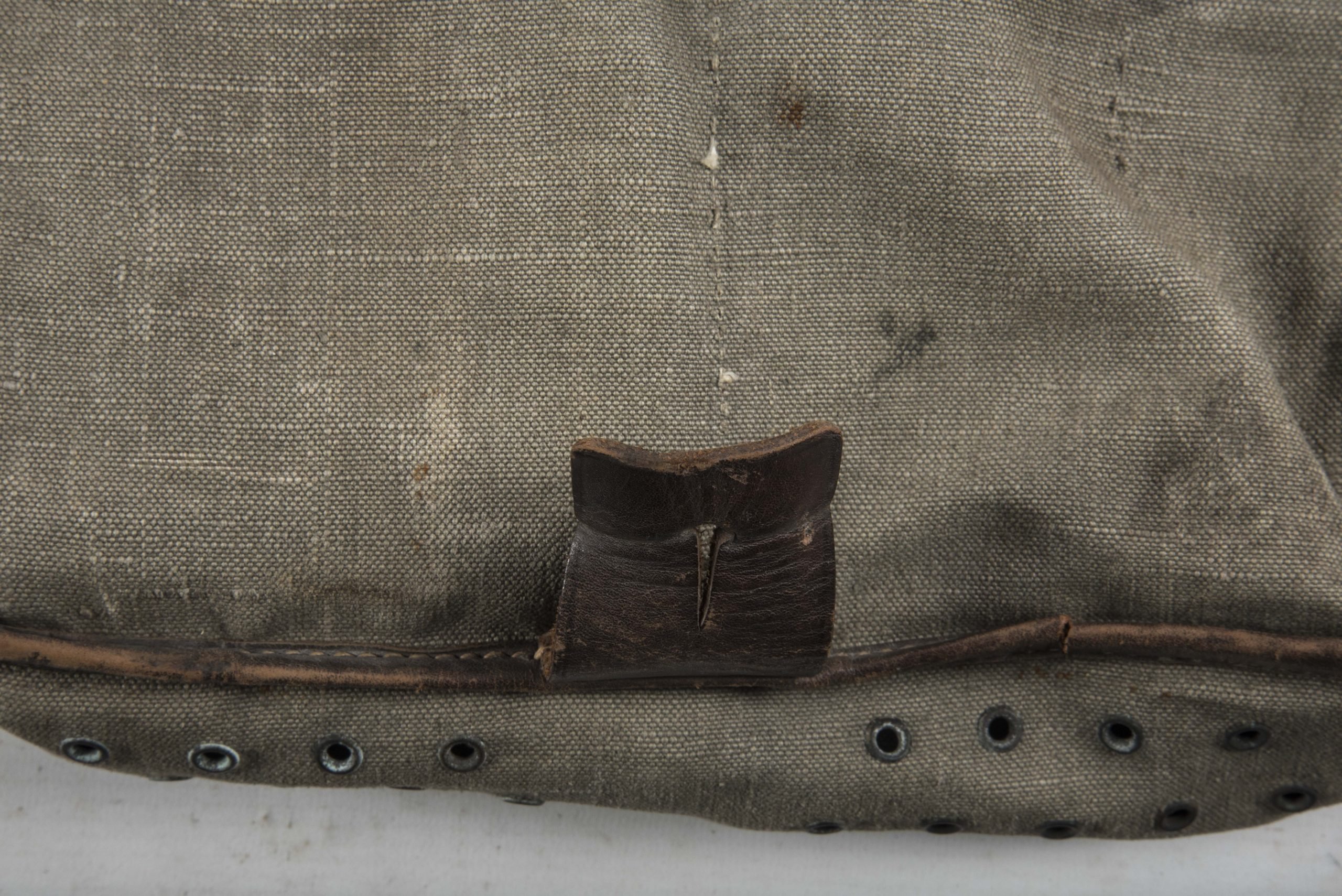 Reichswehr gasmask bag dated 1923 — image 6