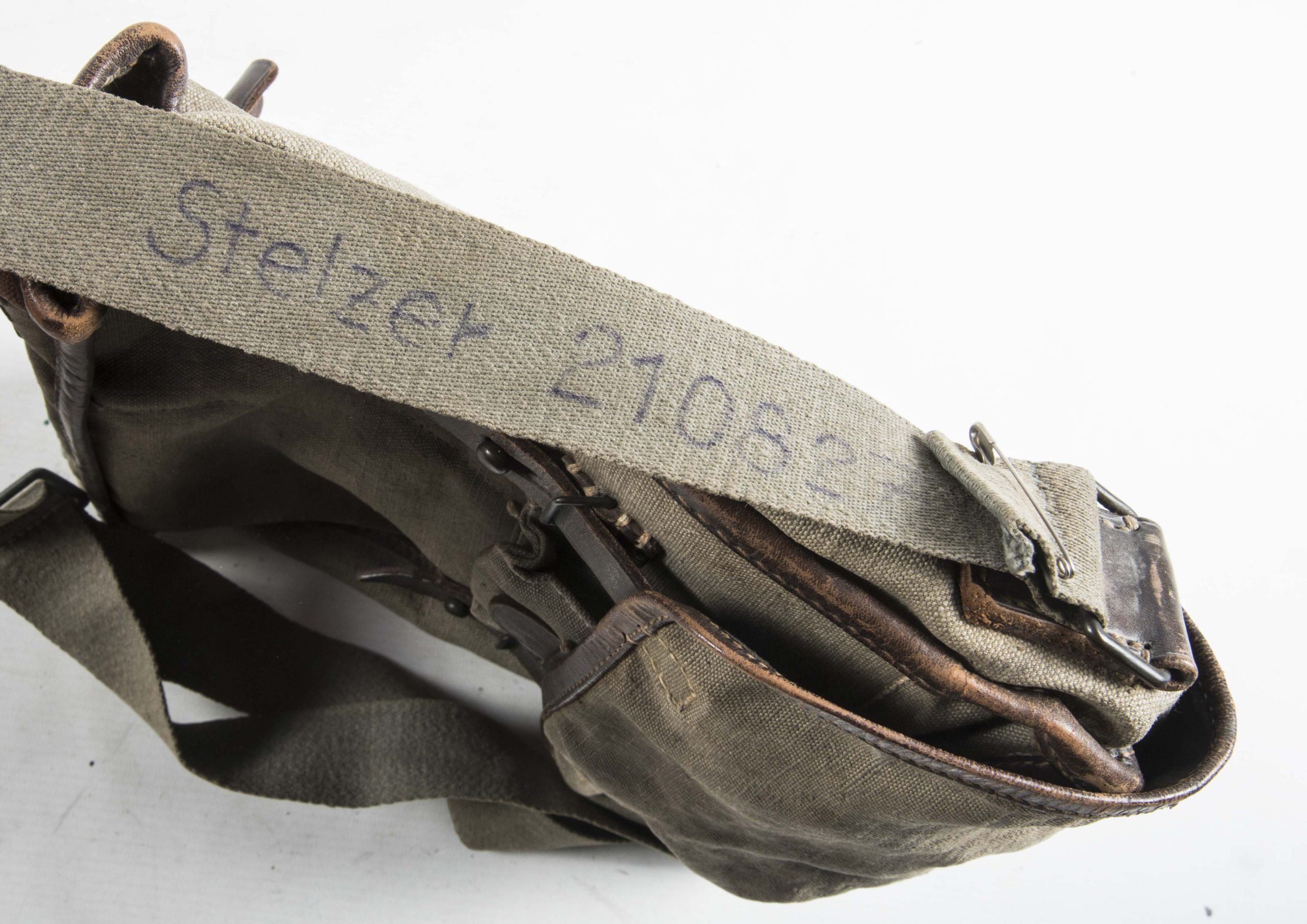 Reichswehr gasmask bag dated 1923 — image 9
