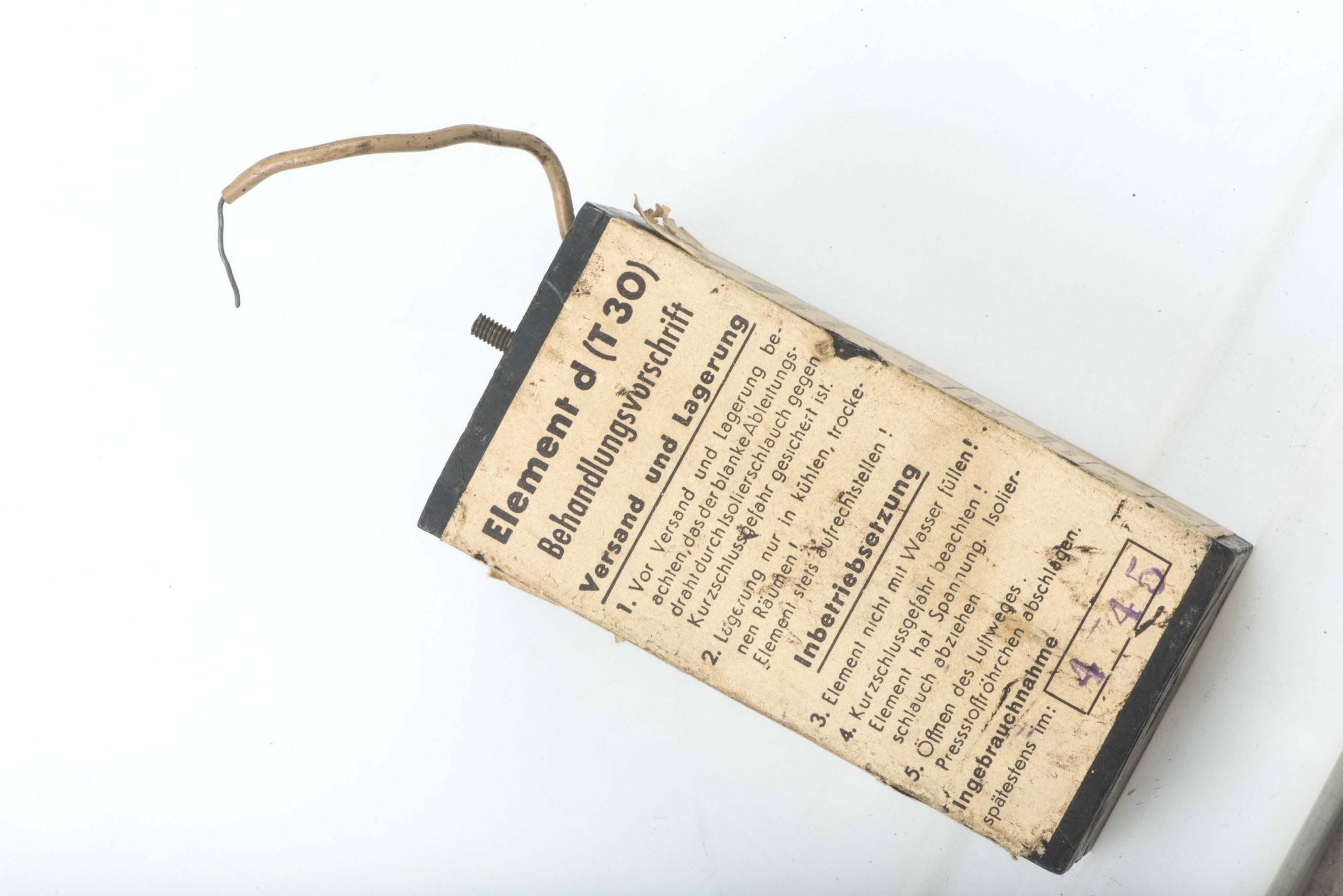 French made FF33 battery Element D T30 by Carbone A.G. dated 1944 — image 4