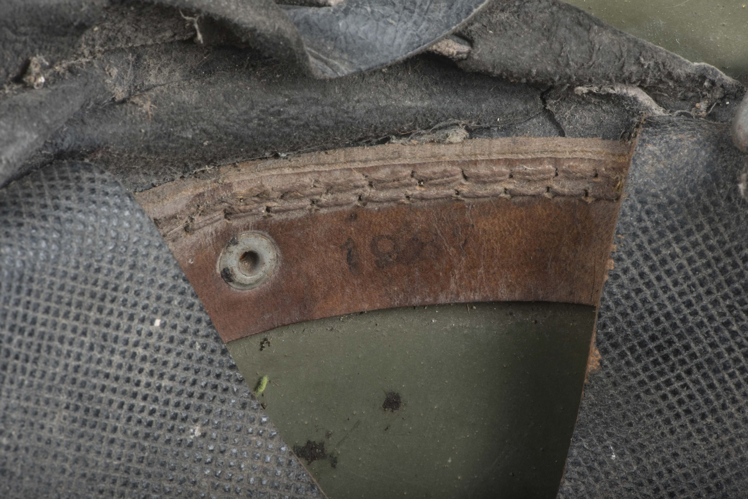 Named Dutch M27 helmet marked CM1939 — image 12