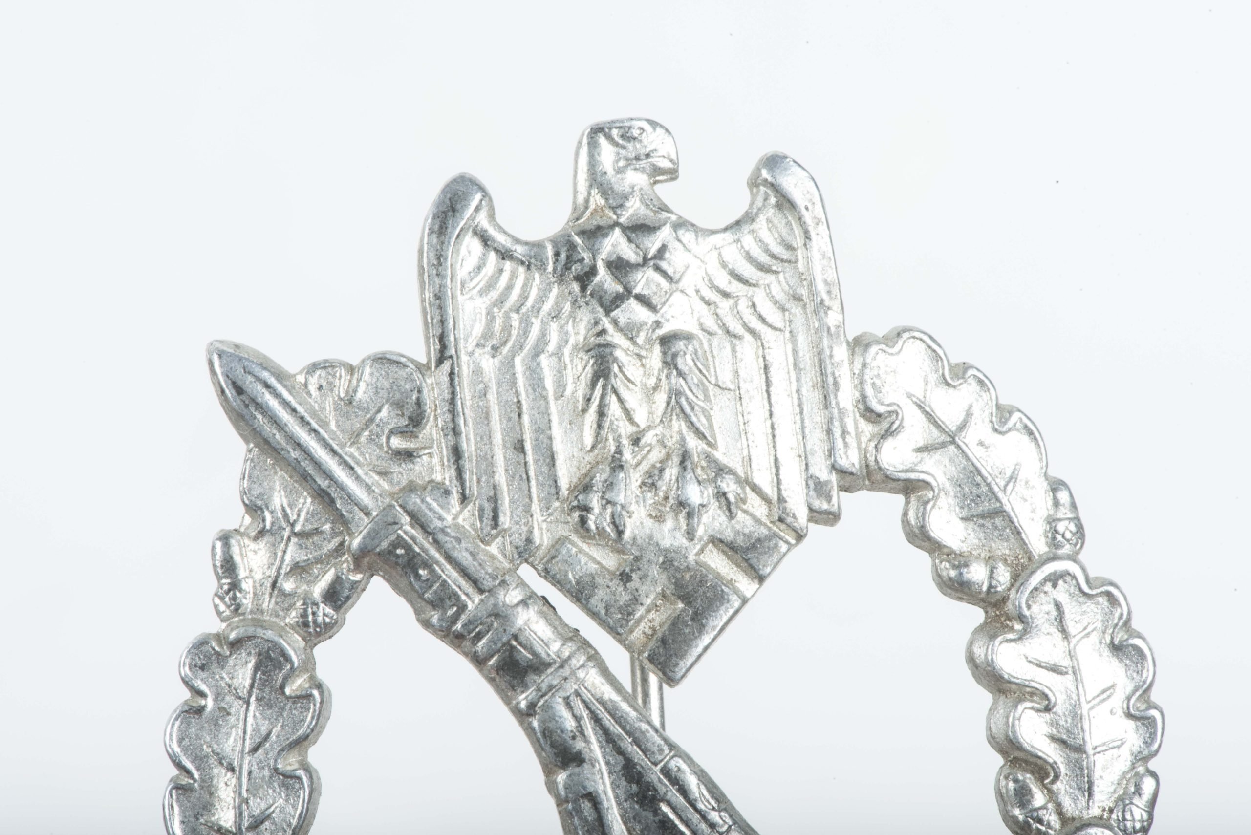 Infantry assault badge in silver — image 3