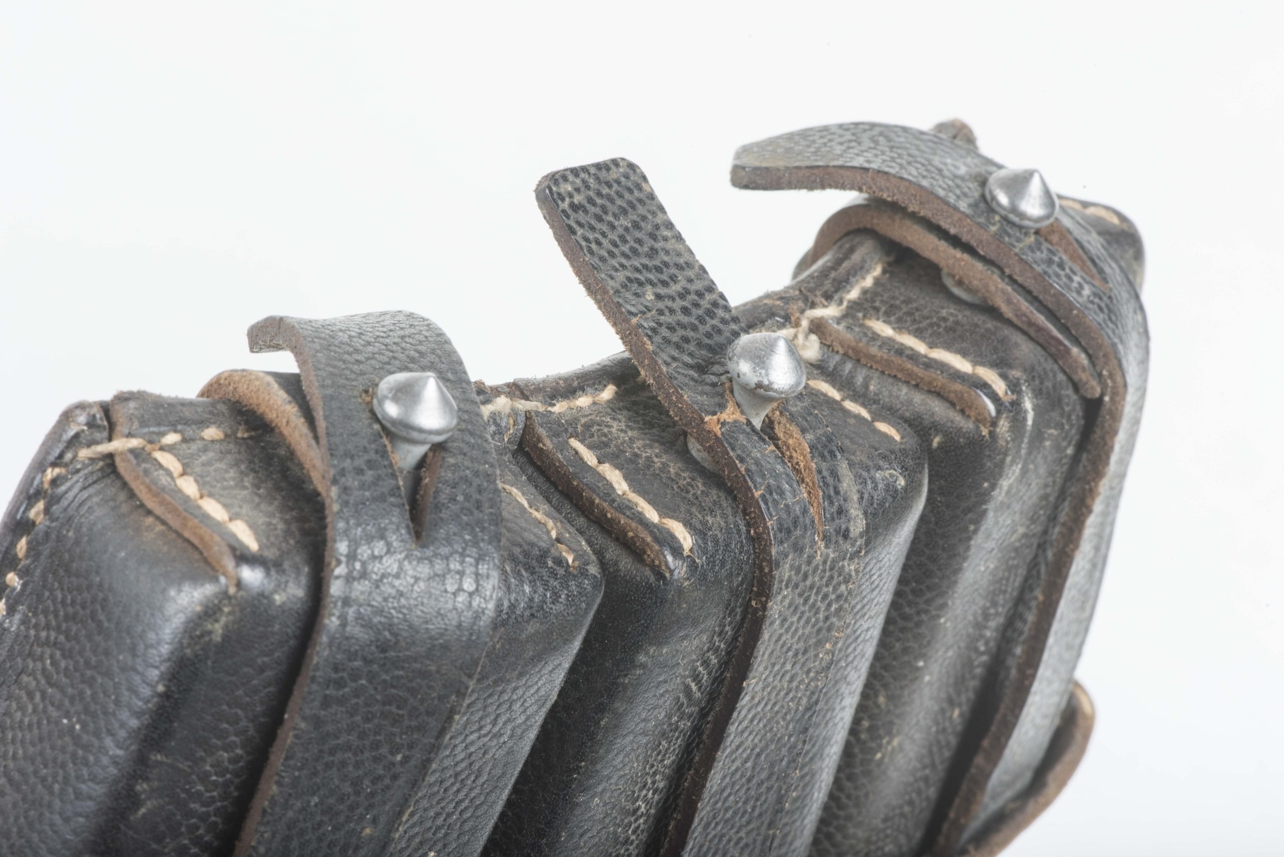 K98 ammunition pouch marked Albin Scholle, Zeitz 1942 — image 5