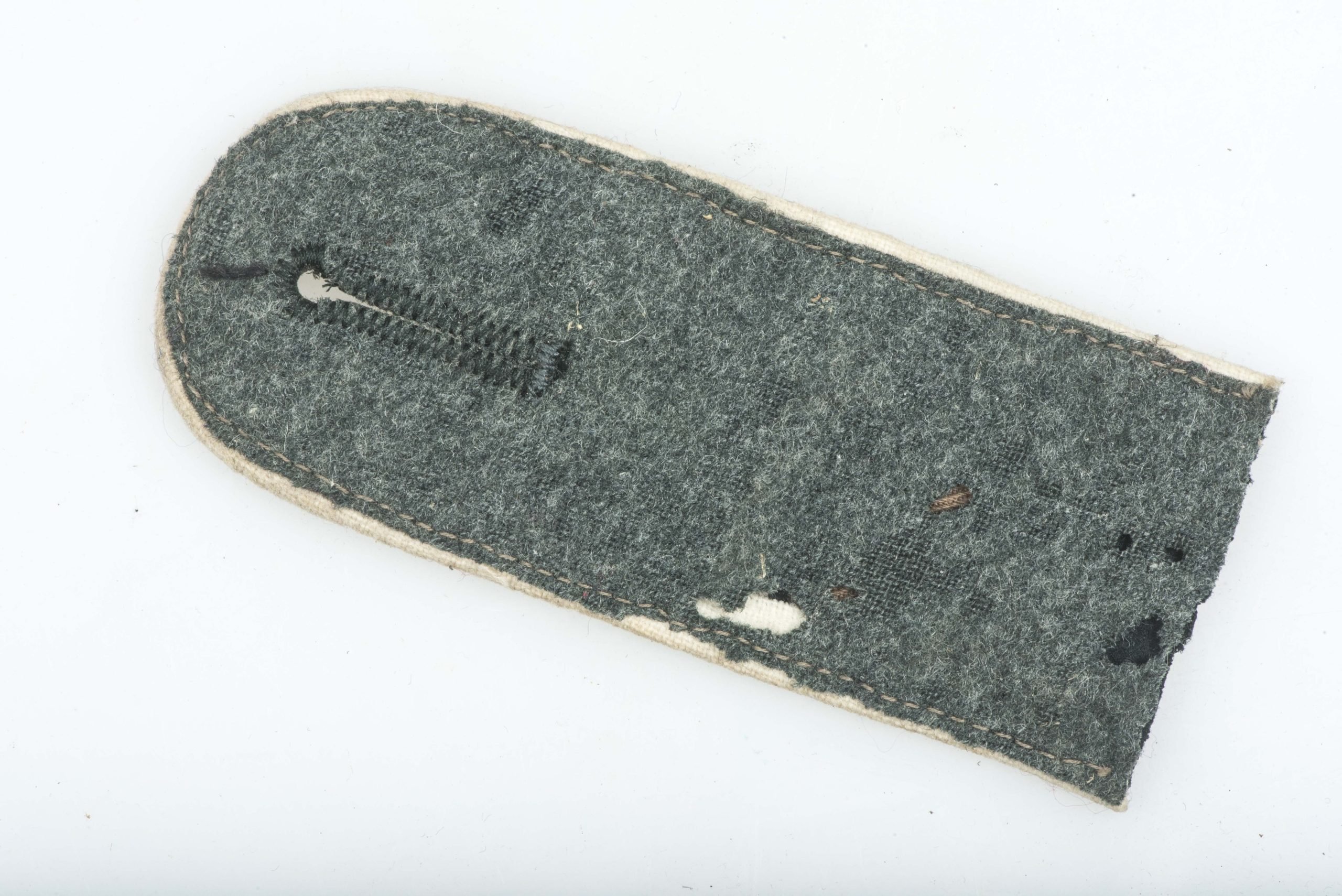 Single Heer shoulderstrap for a EM in Infanterie-Regiment 15 — image 2