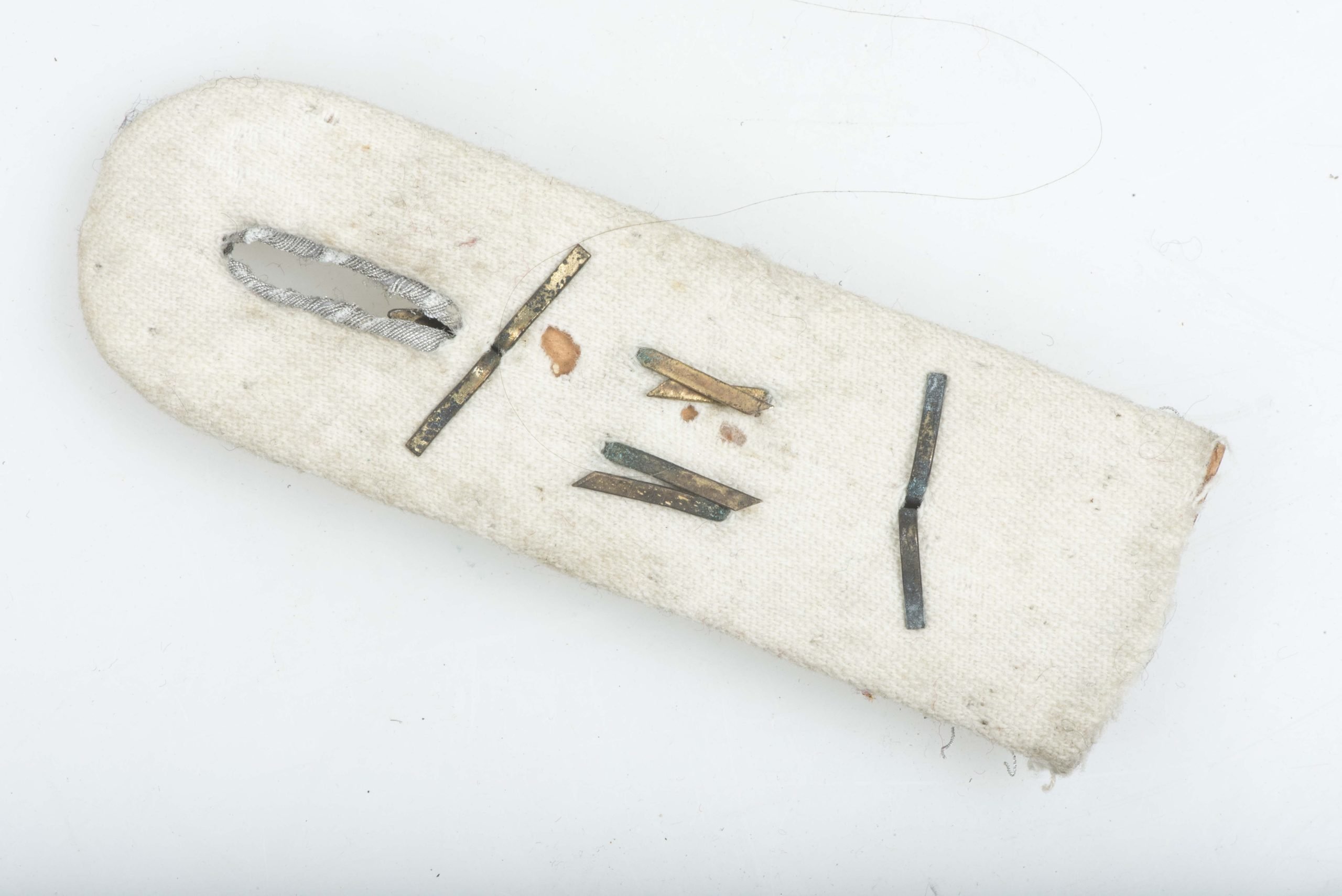 Single Heer shoulderboard for a Hauptmann in Infanterie-Regiment 76 — image 2