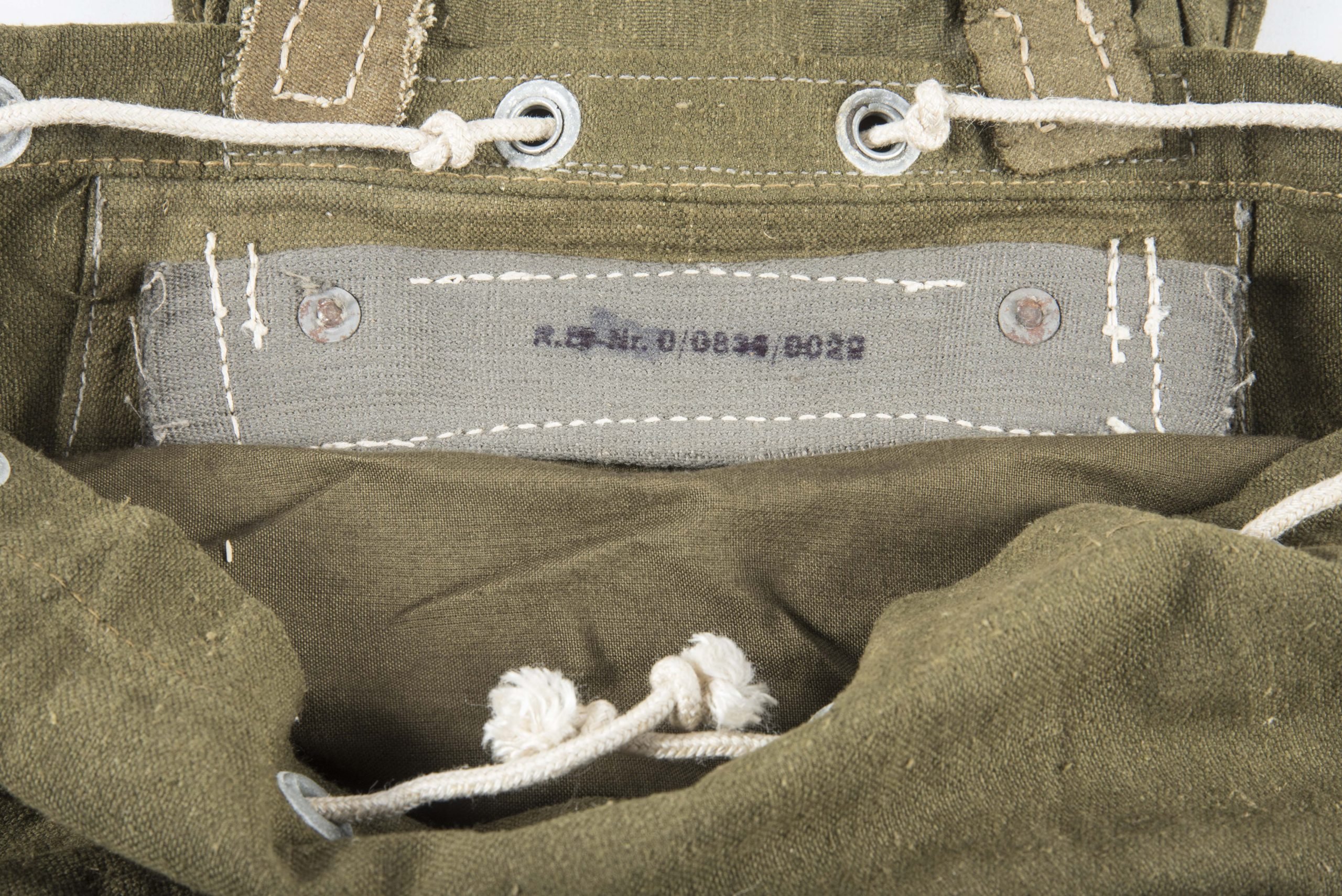 Unissued Heer M44 rucksack marked R.B.-Nr. 0/0834/0029 — image 3