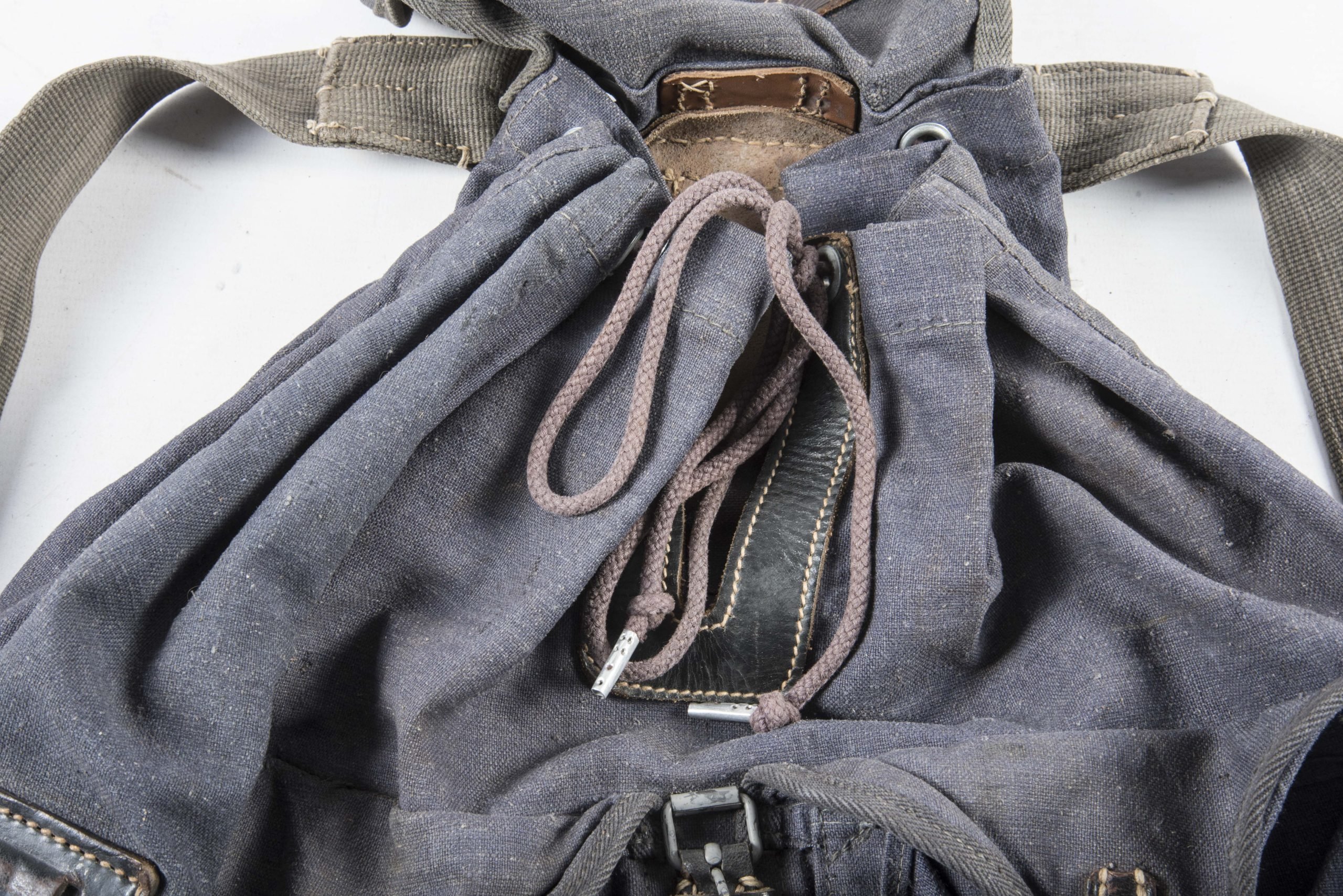 Luftwaffe tropical rucksack marked L.O. Götze & Sohn, Gersdorf 1941 — image 3