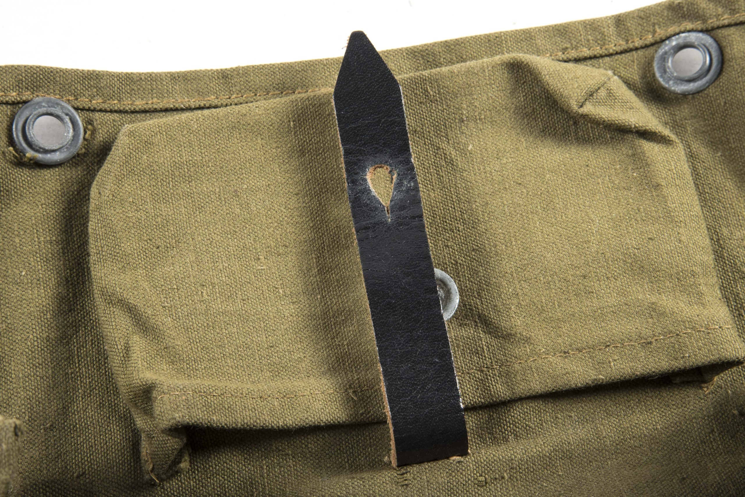 Unissued A-frame pouch marked Sachs & Deisselberg Hamburg 1942 — image 5