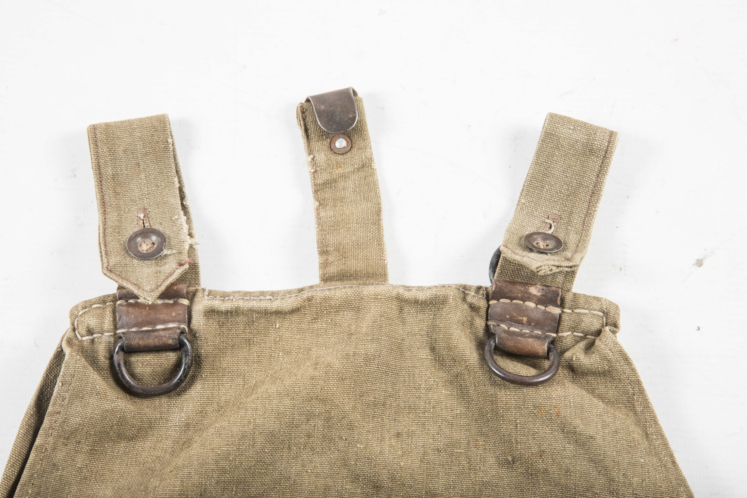 Late war M31 breadbag with thick square leather D-ring loops — image 2
