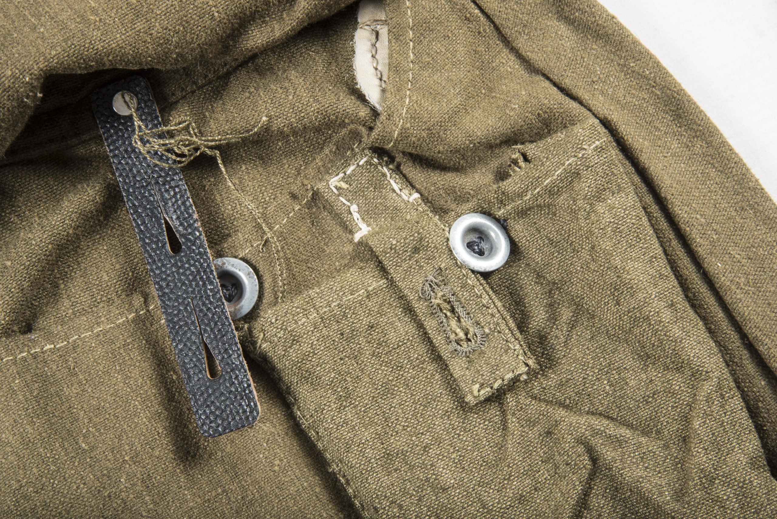 Unissued late war simplified M44 breadbag with matching strap — image 6