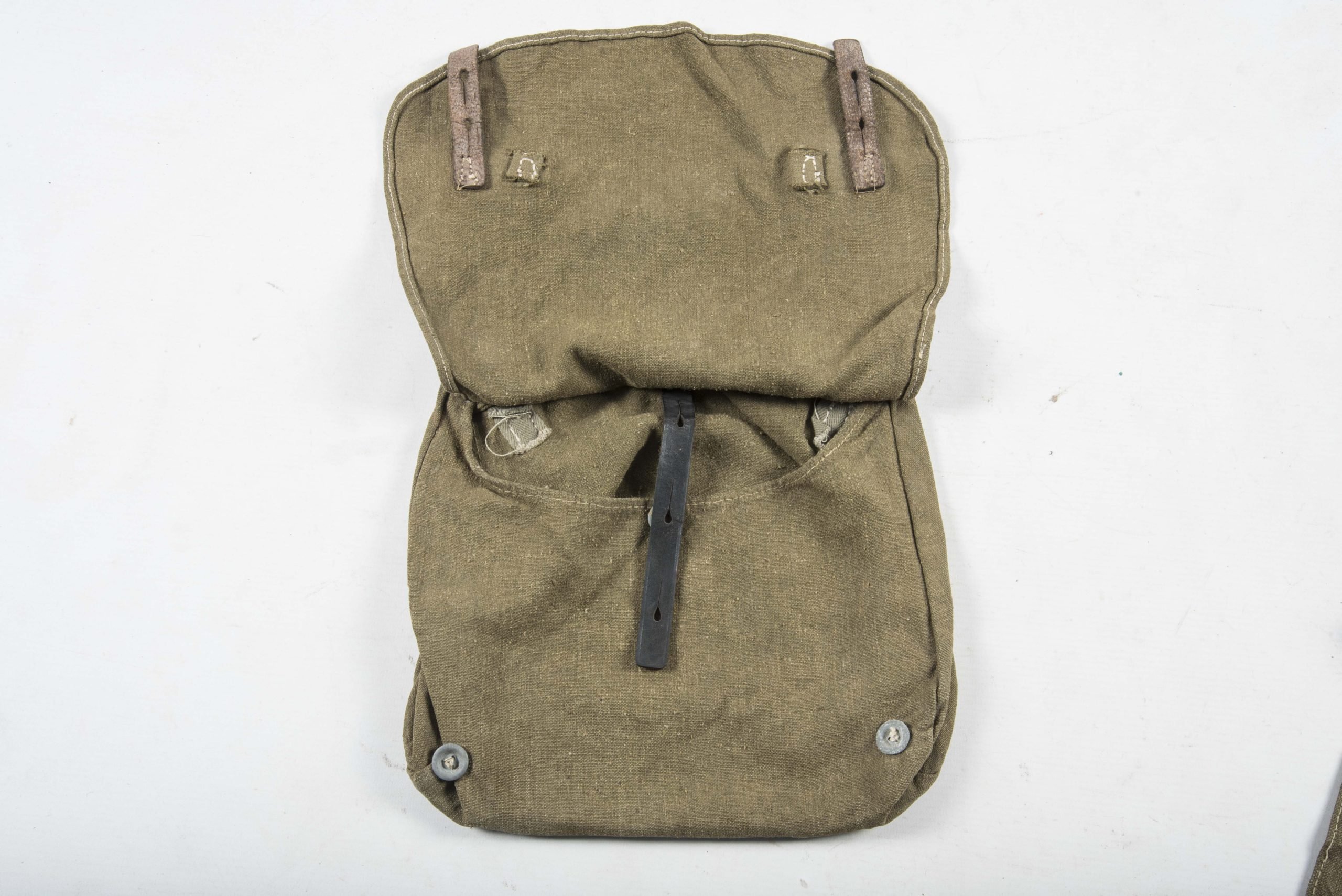 Unissued M31 tropical breadbag with matching strap — image 2